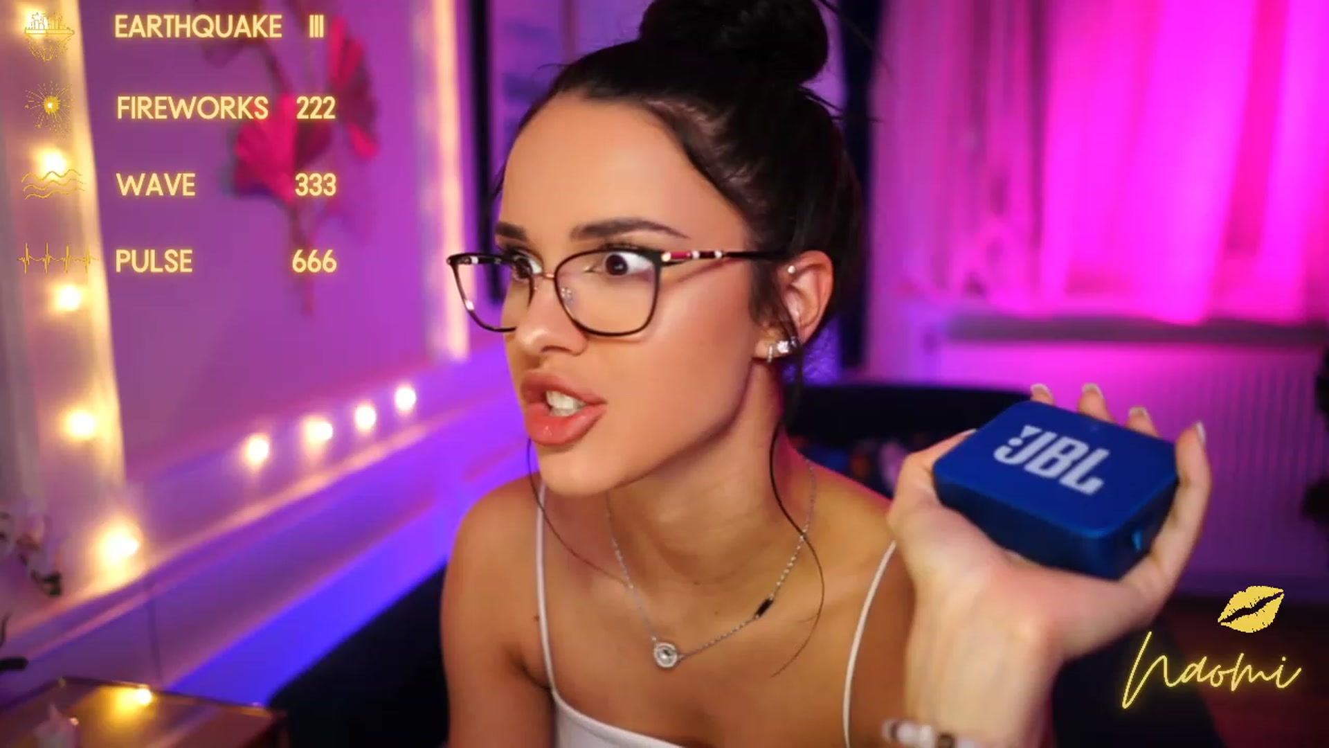 Gallery image thumbnail from cinnabellee's myfreecams stream on, 03/11/2023, 24:04 image 9 of 20