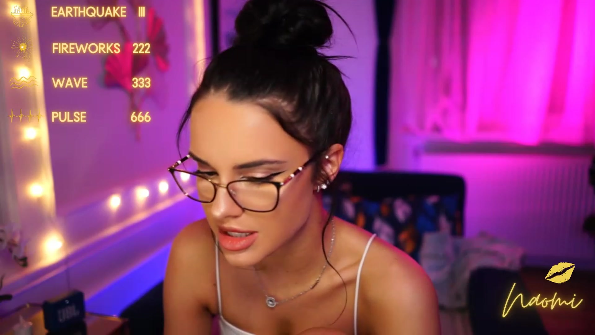 Gallery image thumbnail from cinnabellee's myfreecams stream on, 03/11/2023, 24:04 image 14 of 20