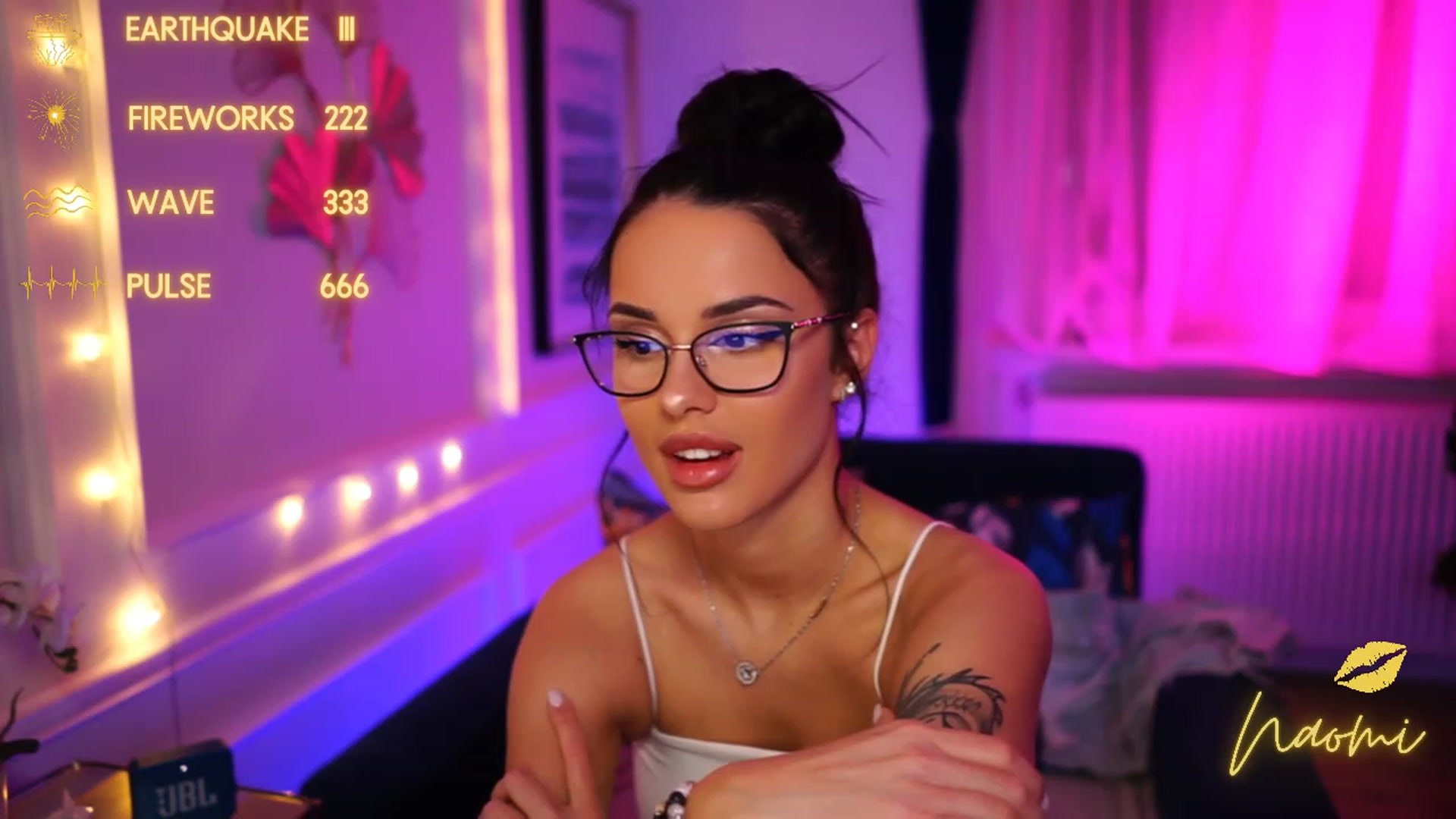 Gallery image thumbnail from cinnabellee's myfreecams stream on, 03/11/2023, 24:04 image 6 of 20