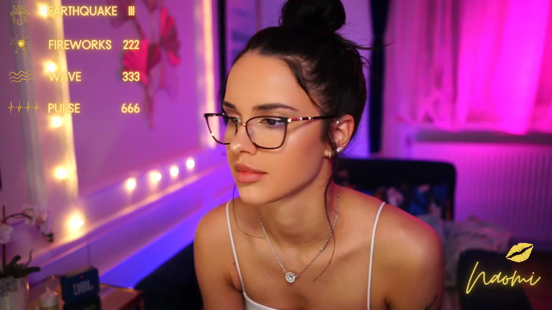 Gallery image thumbnail from cinnabellee's myfreecams stream on, 03/11/2023, 01:45 image 4 of 20