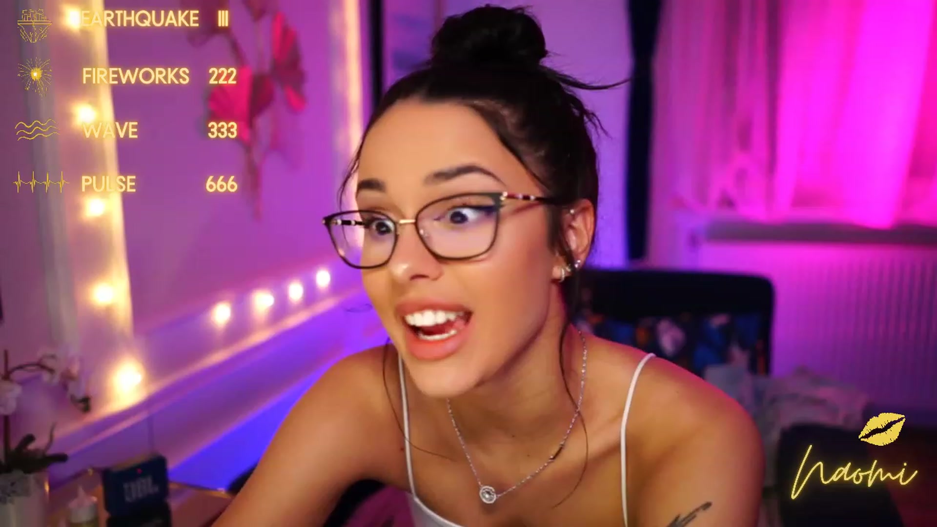 Gallery image thumbnail from cinnabellee's myfreecams stream on, 03/11/2023, 01:45 image 3 of 20
