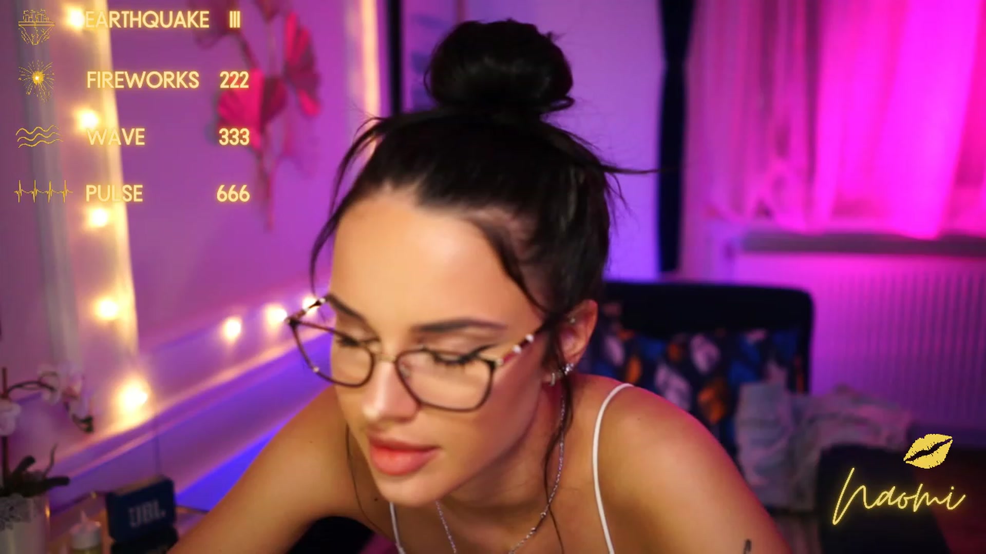 Gallery image thumbnail from cinnabellee's myfreecams stream on, 03/11/2023, 01:45 image 10 of 20
