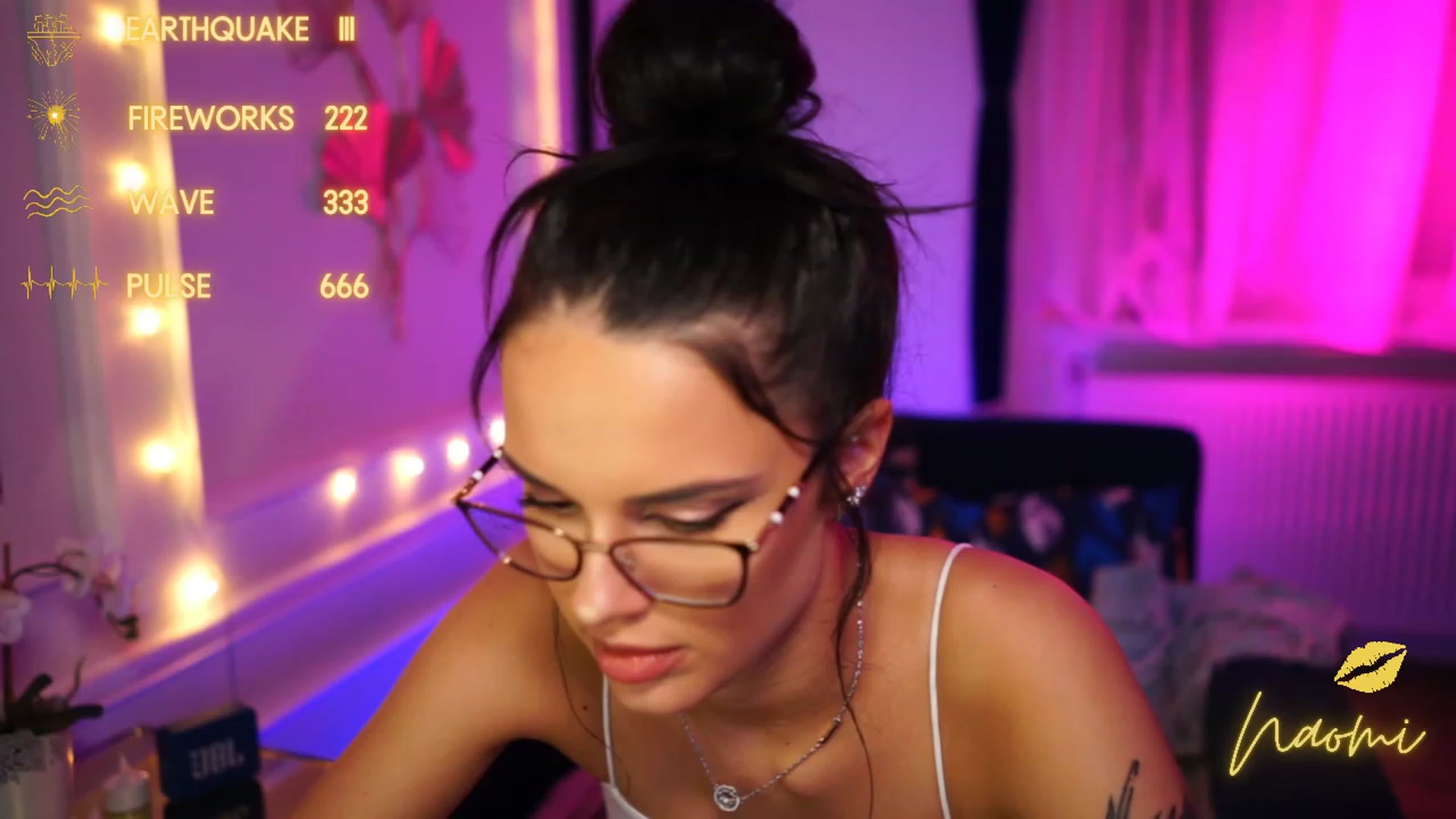 Gallery image thumbnail from cinnabellee's myfreecams stream on, 03/11/2023, 01:45 image 9 of 20