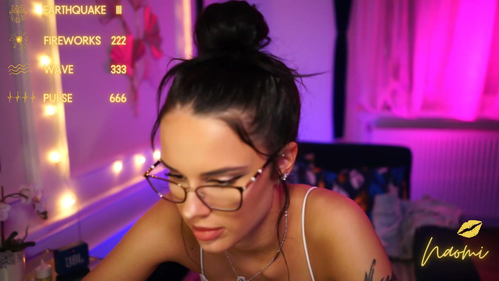 Gallery image thumbnail from cinnabellee's myfreecams stream on, 03/11/2023, 01:45 image 11 of 20