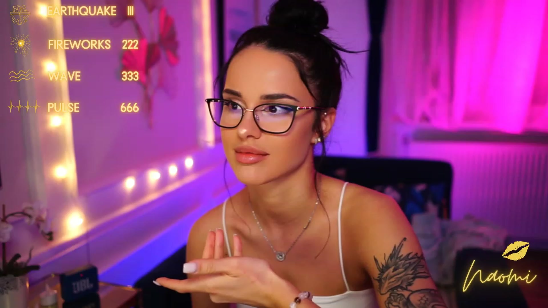 Gallery image thumbnail from cinnabellee's myfreecams stream on, 03/11/2023, 01:45 image 6 of 20
