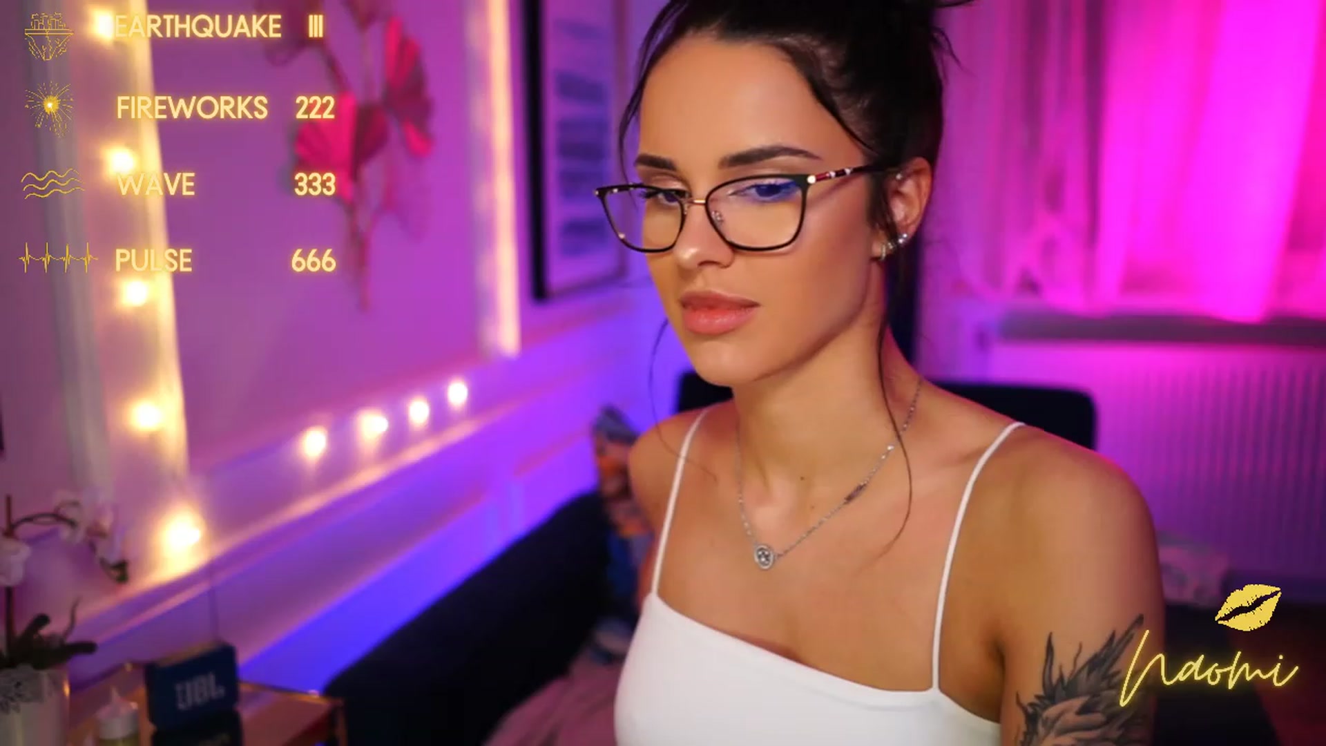 Gallery image thumbnail from cinnabellee's myfreecams stream on, 03/11/2023, 01:45 image 8 of 20