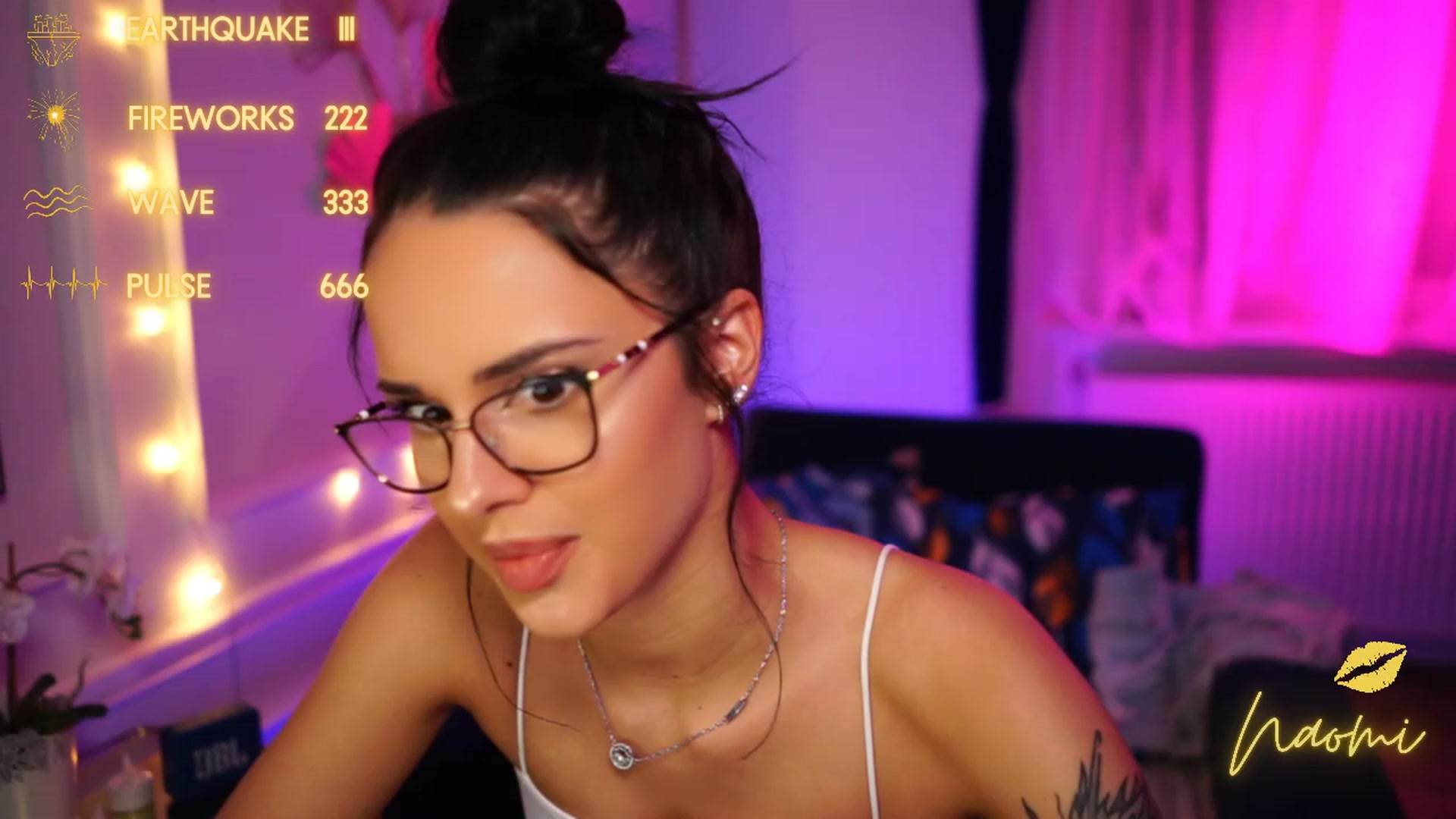 Gallery image thumbnail from cinnabellee's myfreecams stream on, 03/11/2023, 01:45 image 1 of 20