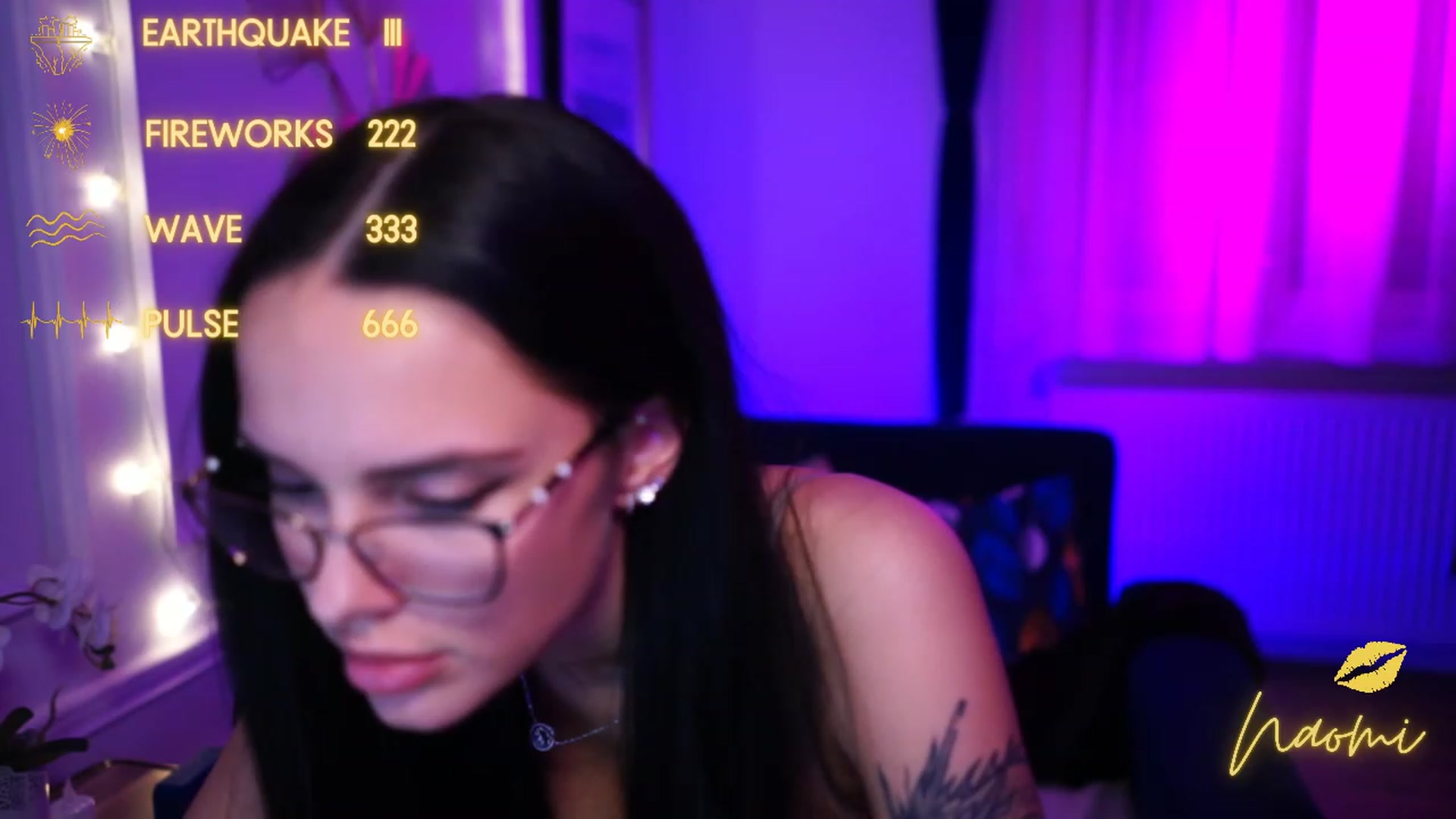 Gallery image thumbnail from cinnabellee's myfreecams stream on, 03/13/2023, 24:05 image 7 of 20