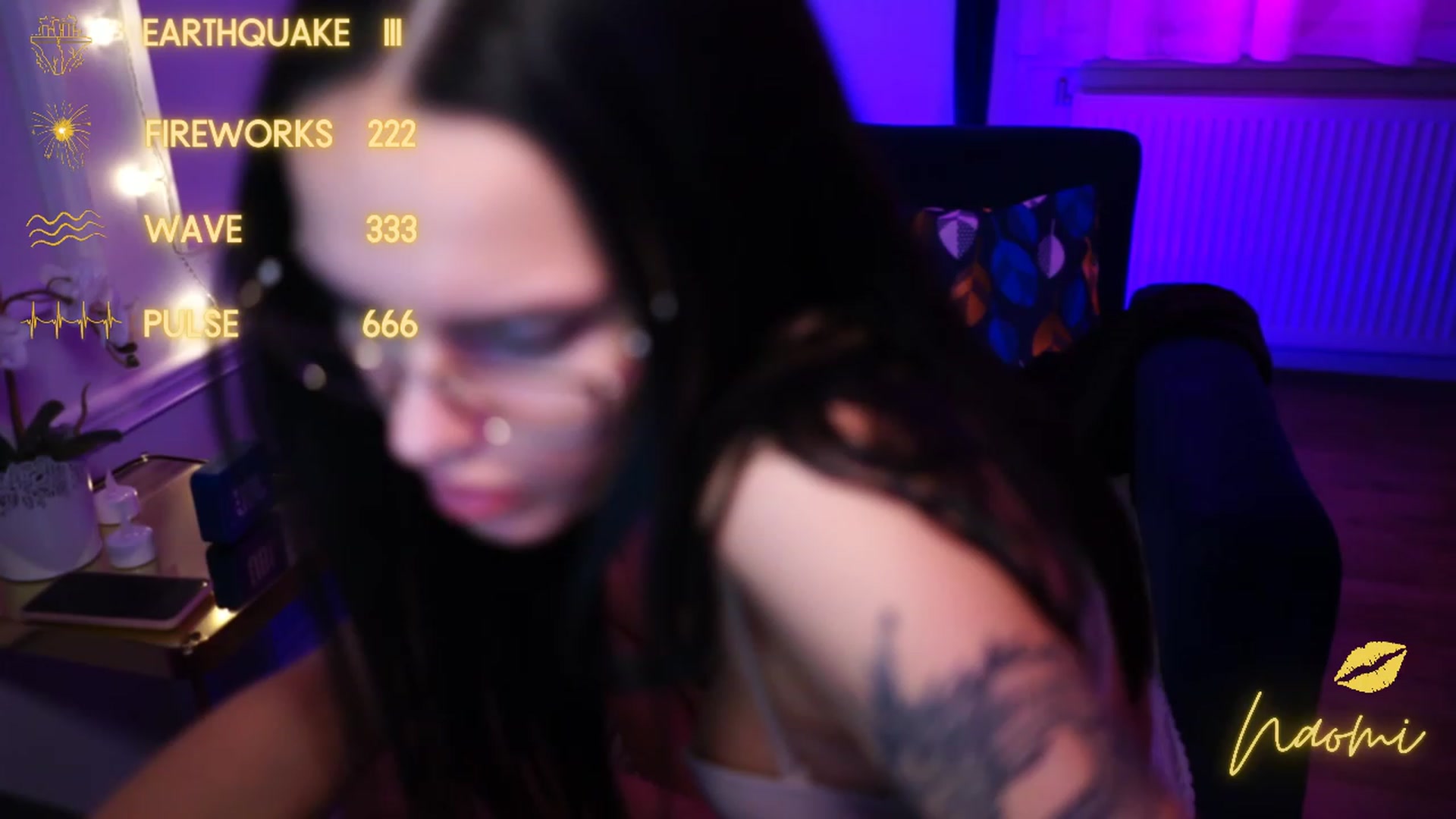 Gallery image thumbnail from cinnabellee's myfreecams stream on, 03/13/2023, 24:05 image 16 of 20