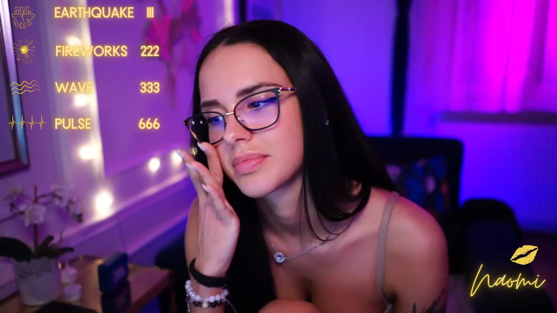 Gallery image thumbnail from cinnabellee's myfreecams stream on, 03/13/2023, 24:05 image 8 of 20