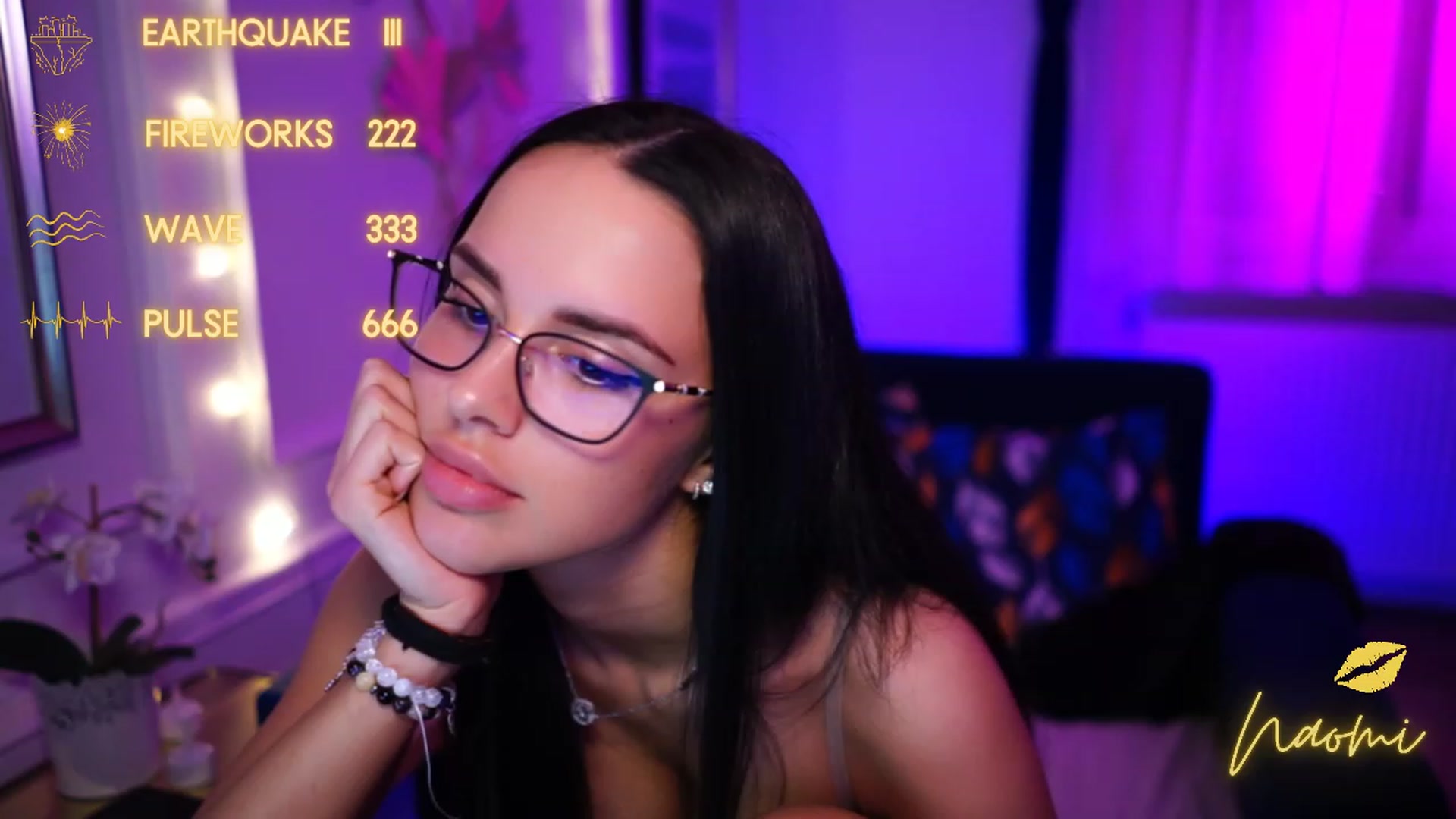 Gallery image thumbnail from cinnabellee's myfreecams stream on, 03/13/2023, 24:05 image 9 of 20