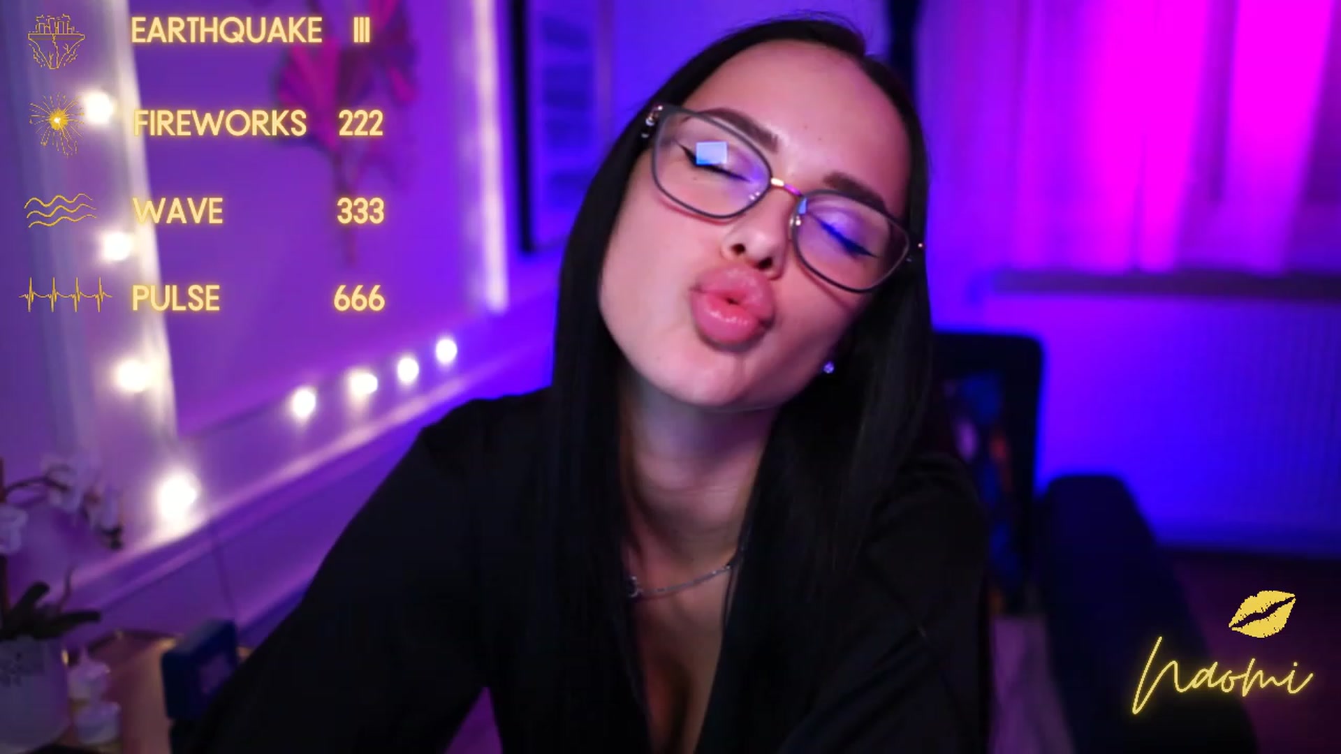 Gallery image thumbnail from cinnabellee's myfreecams stream on, 03/13/2023, 24:05 image 1 of 20