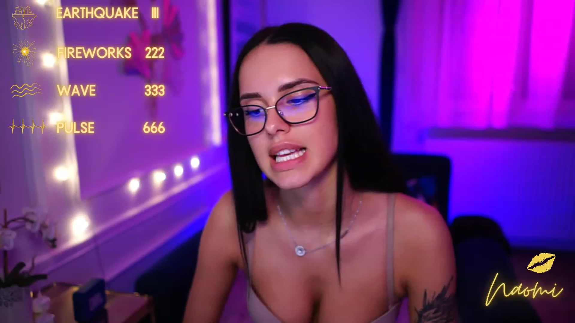 Gallery image thumbnail from cinnabellee's myfreecams stream on, 03/13/2023, 24:05 image 18 of 20