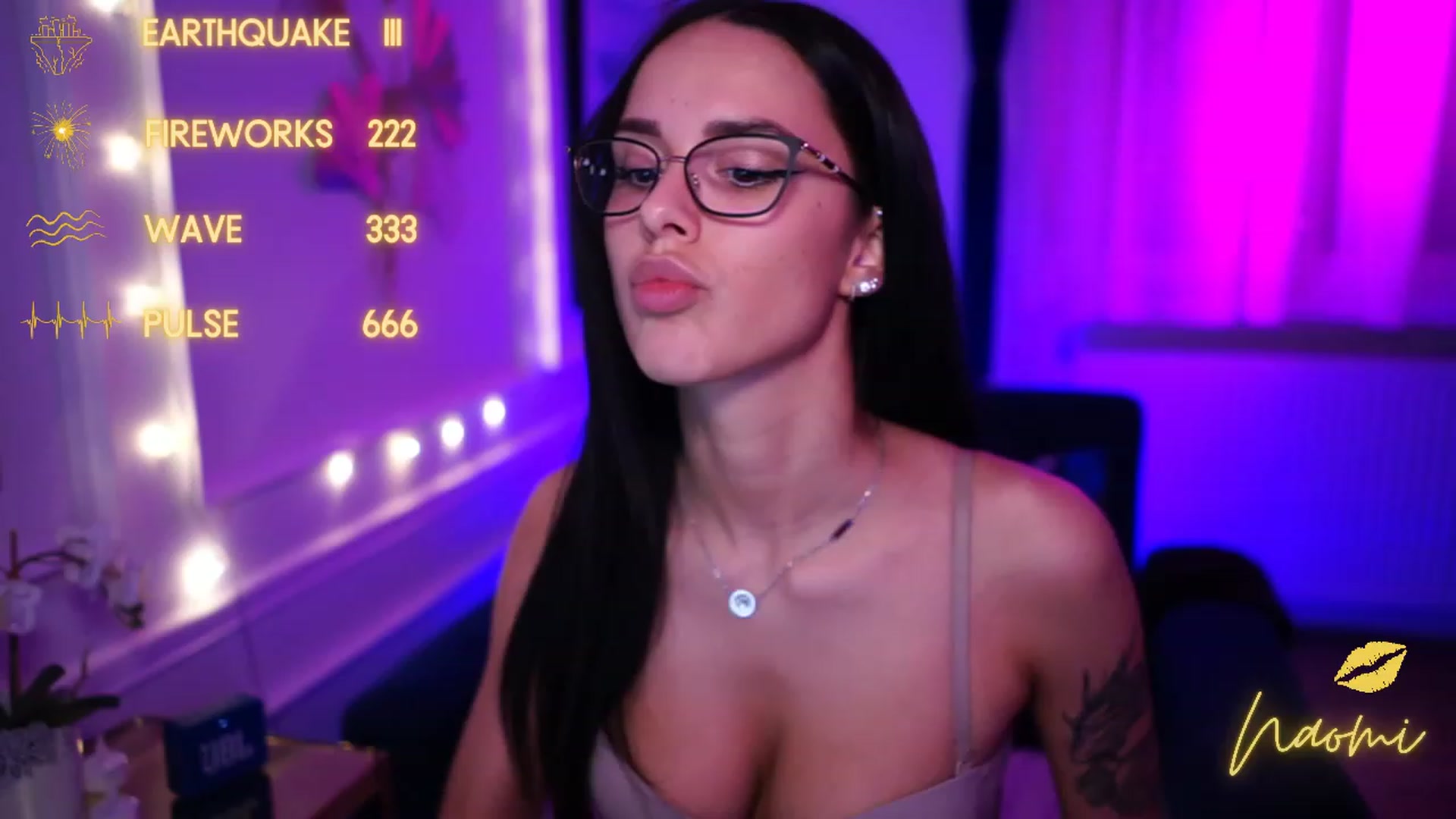 Gallery image thumbnail from cinnabellee's myfreecams stream on, 03/13/2023, 24:39 image 4 of 20