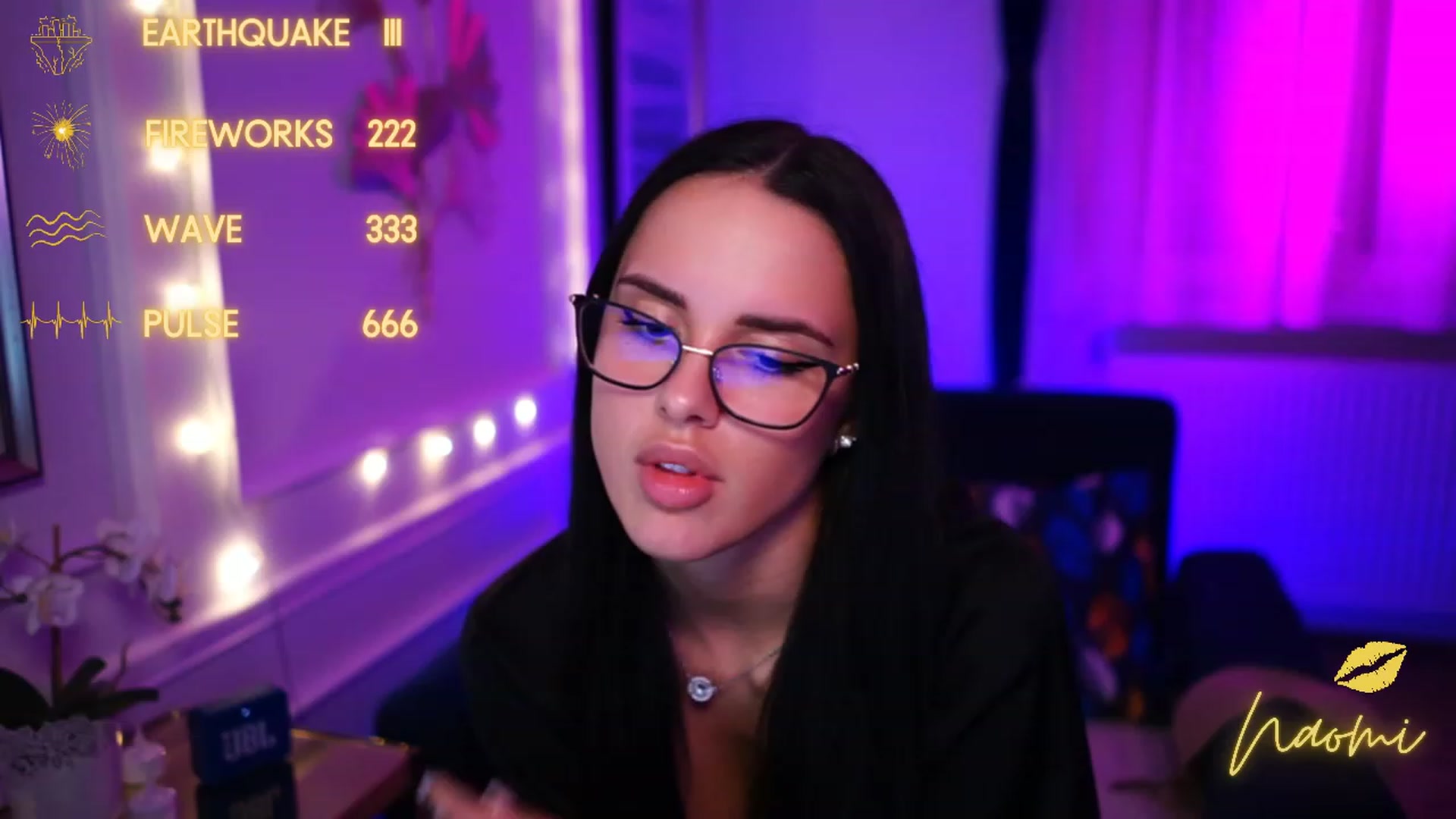 Gallery image thumbnail from cinnabellee's myfreecams stream on, 03/13/2023, 02:06 image 3 of 20