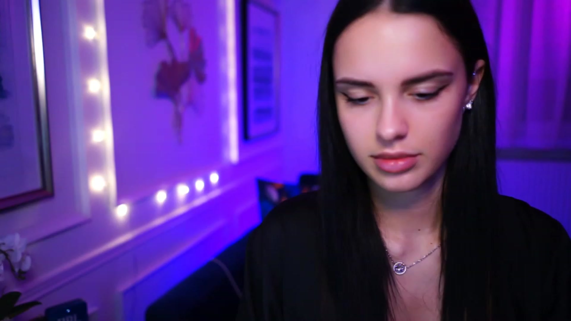 Gallery image thumbnail from cinnabellee's myfreecams stream on, 03/15/2023, 17:52 image 11 of 20