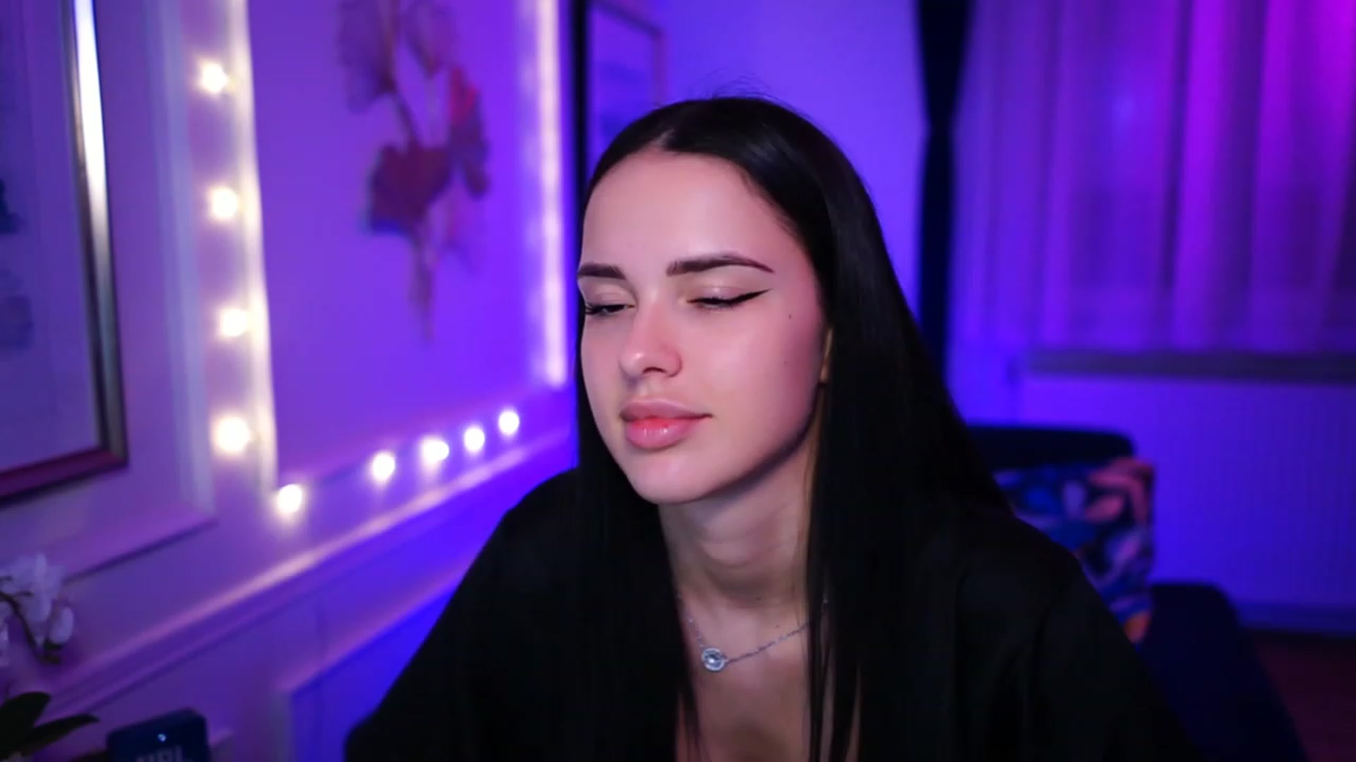 Gallery image thumbnail from cinnabellee's myfreecams stream on, 03/15/2023, 17:52 image 9 of 20