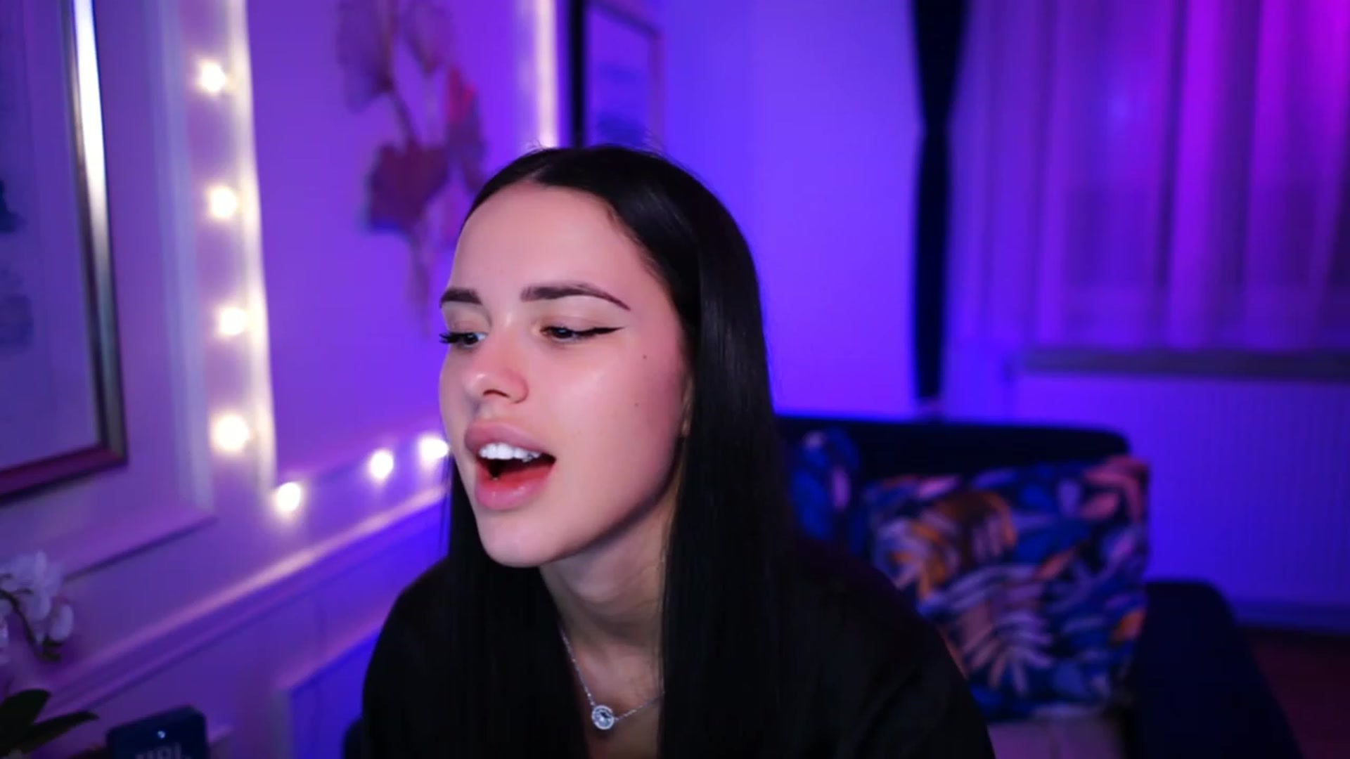 Gallery image thumbnail from cinnabellee's myfreecams stream on, 03/15/2023, 17:52 image 7 of 20