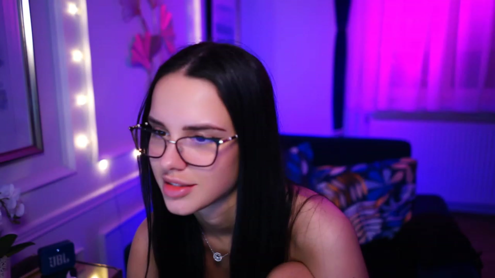 Gallery image thumbnail from cinnabellee's myfreecams stream on, 03/15/2023, 20:22 image 13 of 20