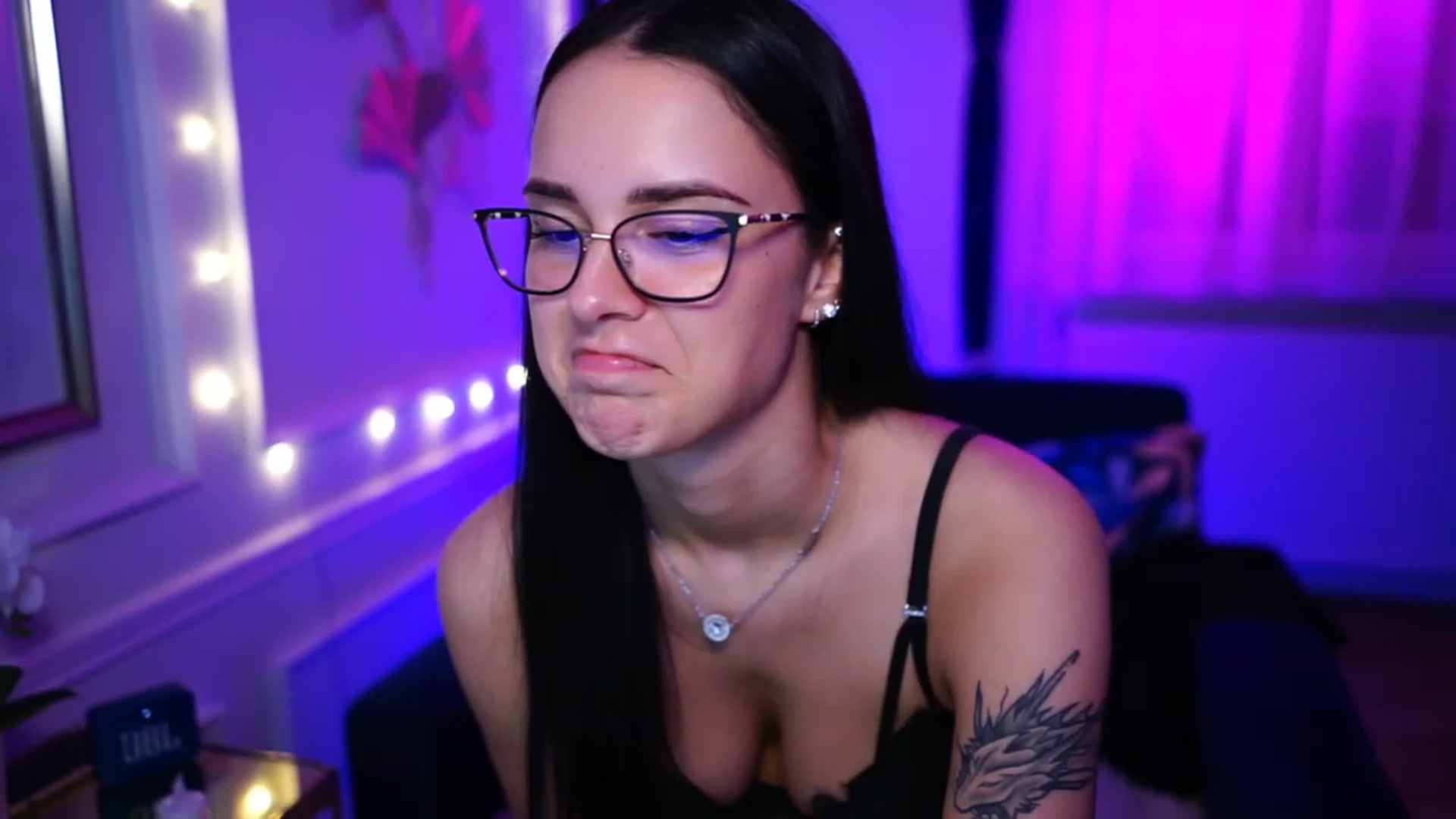 Gallery image thumbnail from cinnabellee's myfreecams stream on, 03/15/2023, 20:22 image 3 of 20