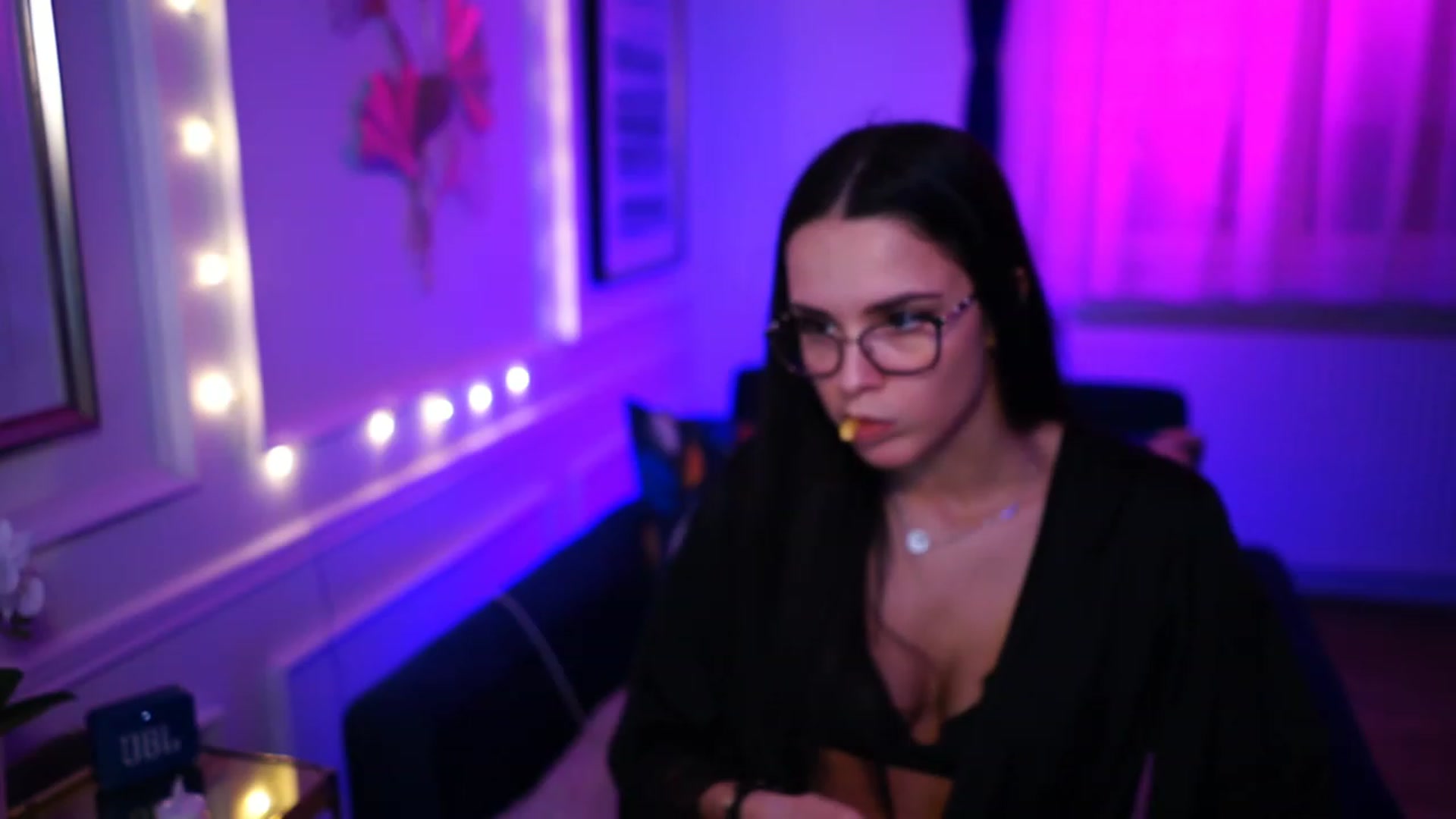 Gallery image thumbnail from cinnabellee's myfreecams stream on, 03/15/2023, 20:22 image 7 of 20