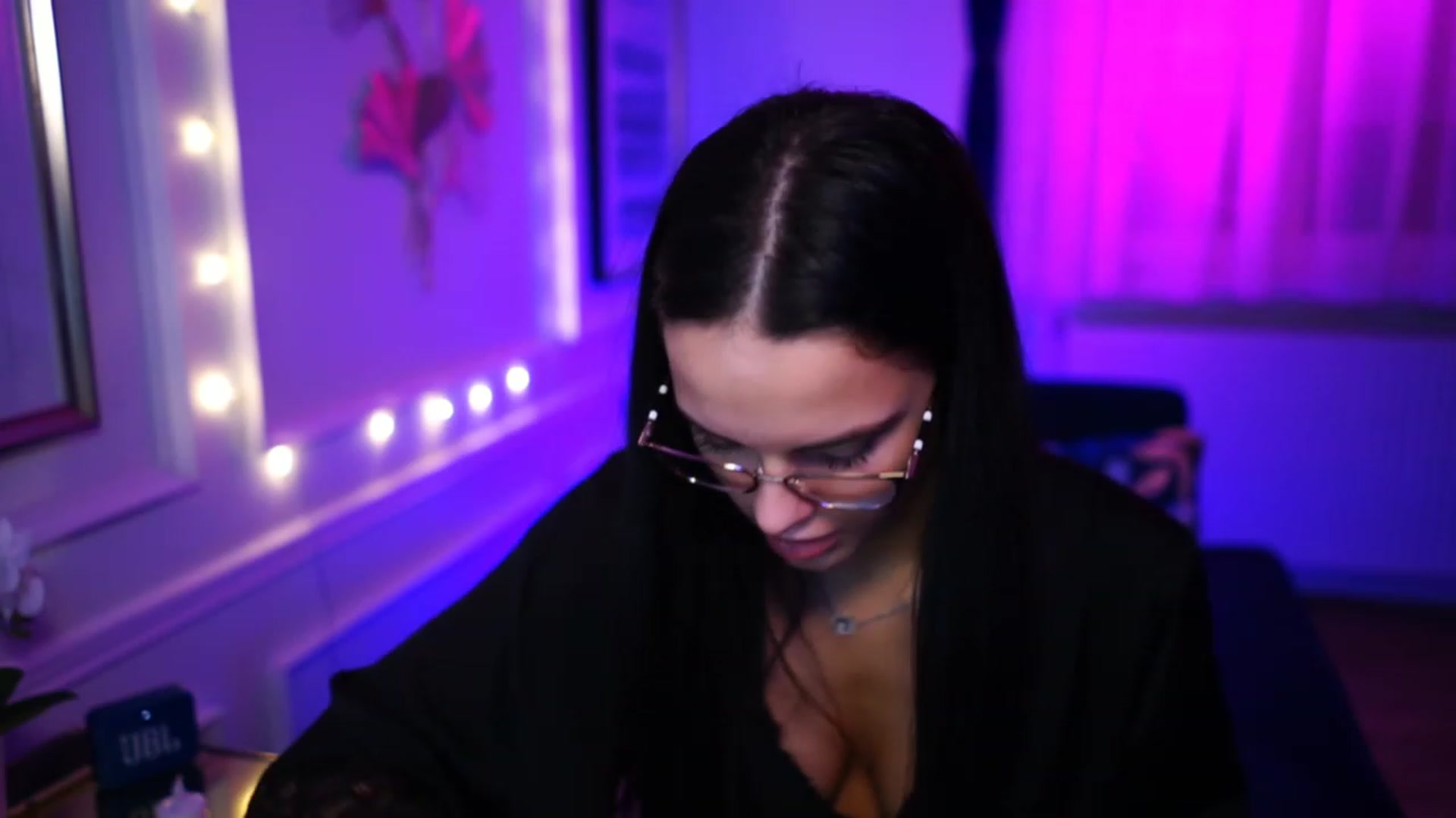 Gallery image thumbnail from cinnabellee's myfreecams stream on, 03/15/2023, 20:22 image 5 of 20