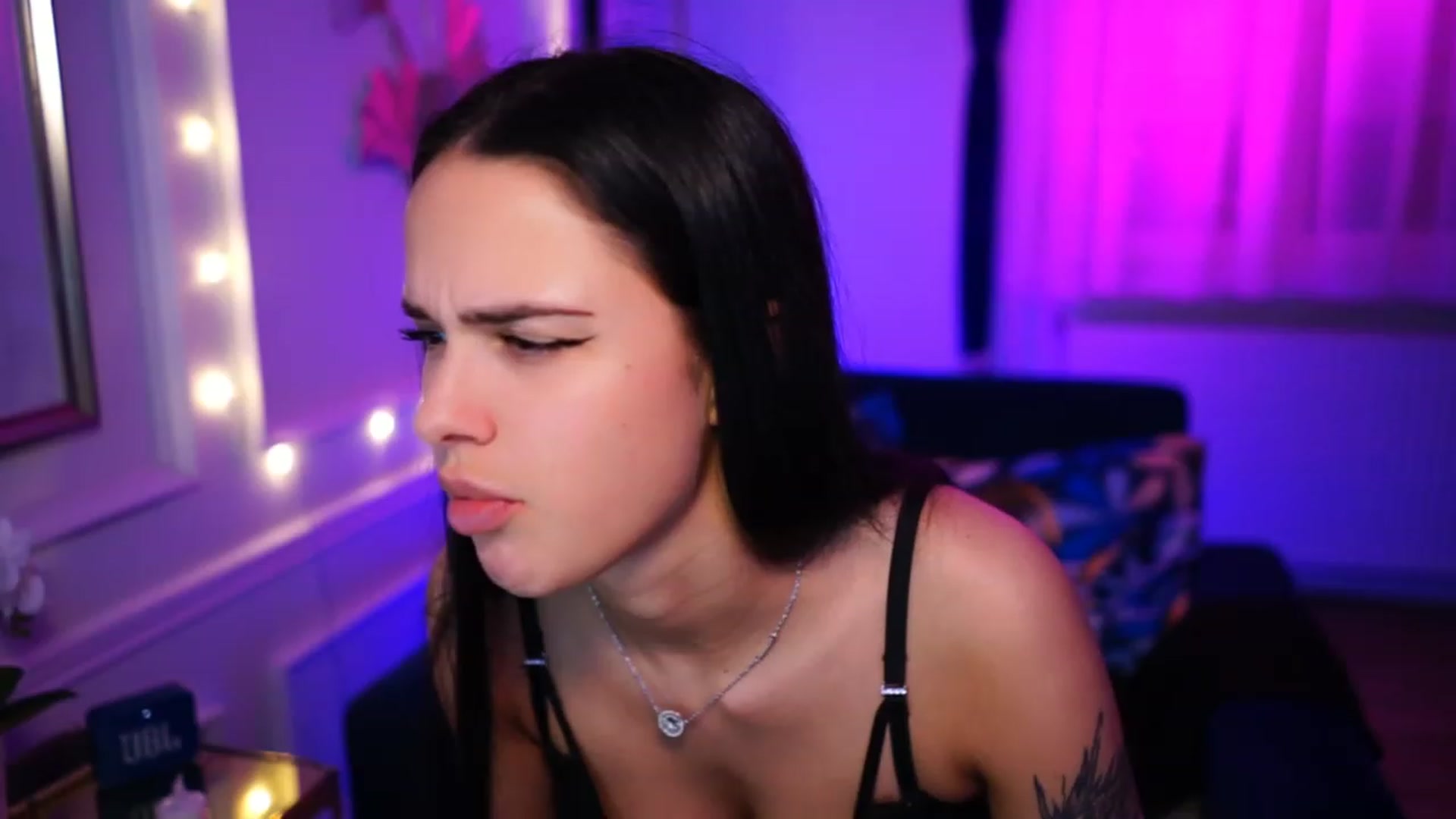 Gallery image thumbnail from cinnabellee's myfreecams stream on, 03/15/2023, 20:22 image 9 of 20