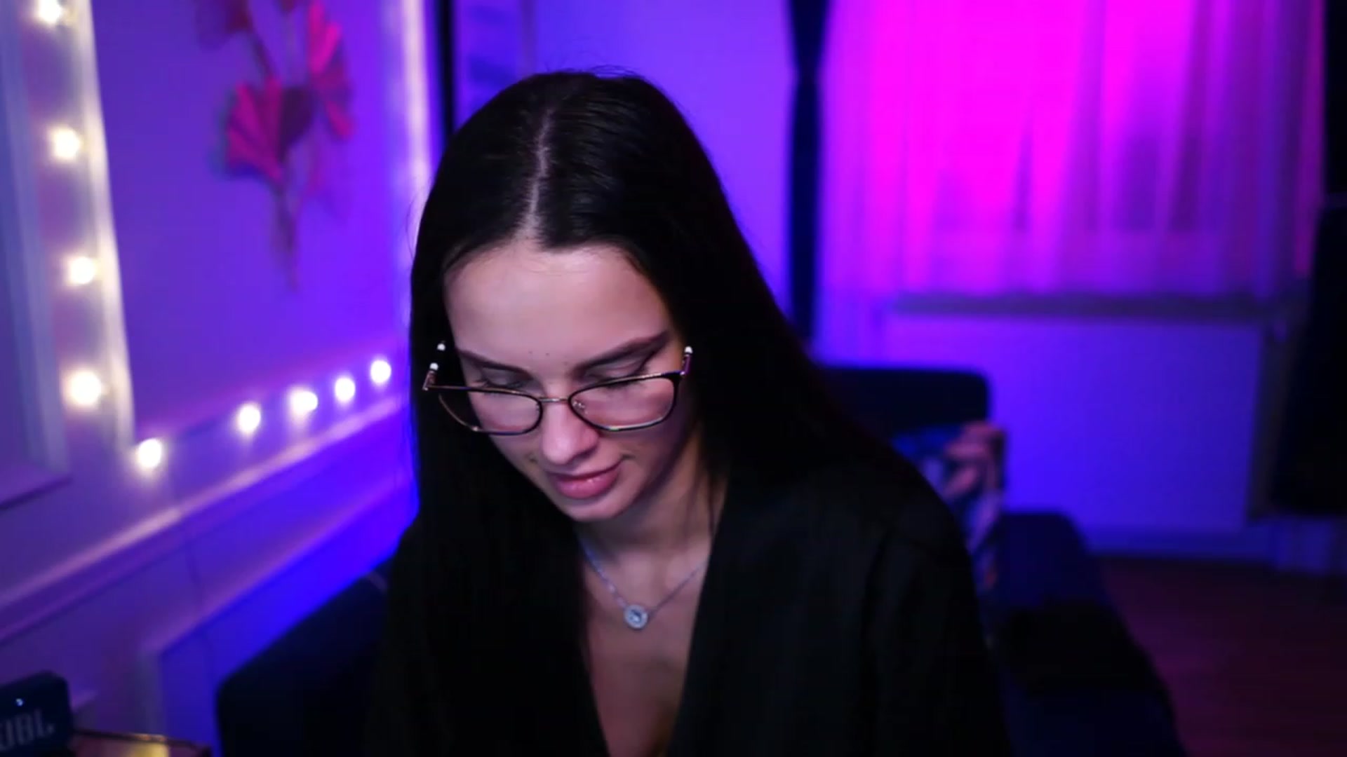 Gallery image thumbnail from cinnabellee's myfreecams stream on, 03/15/2023, 22:04 image 1 of 20