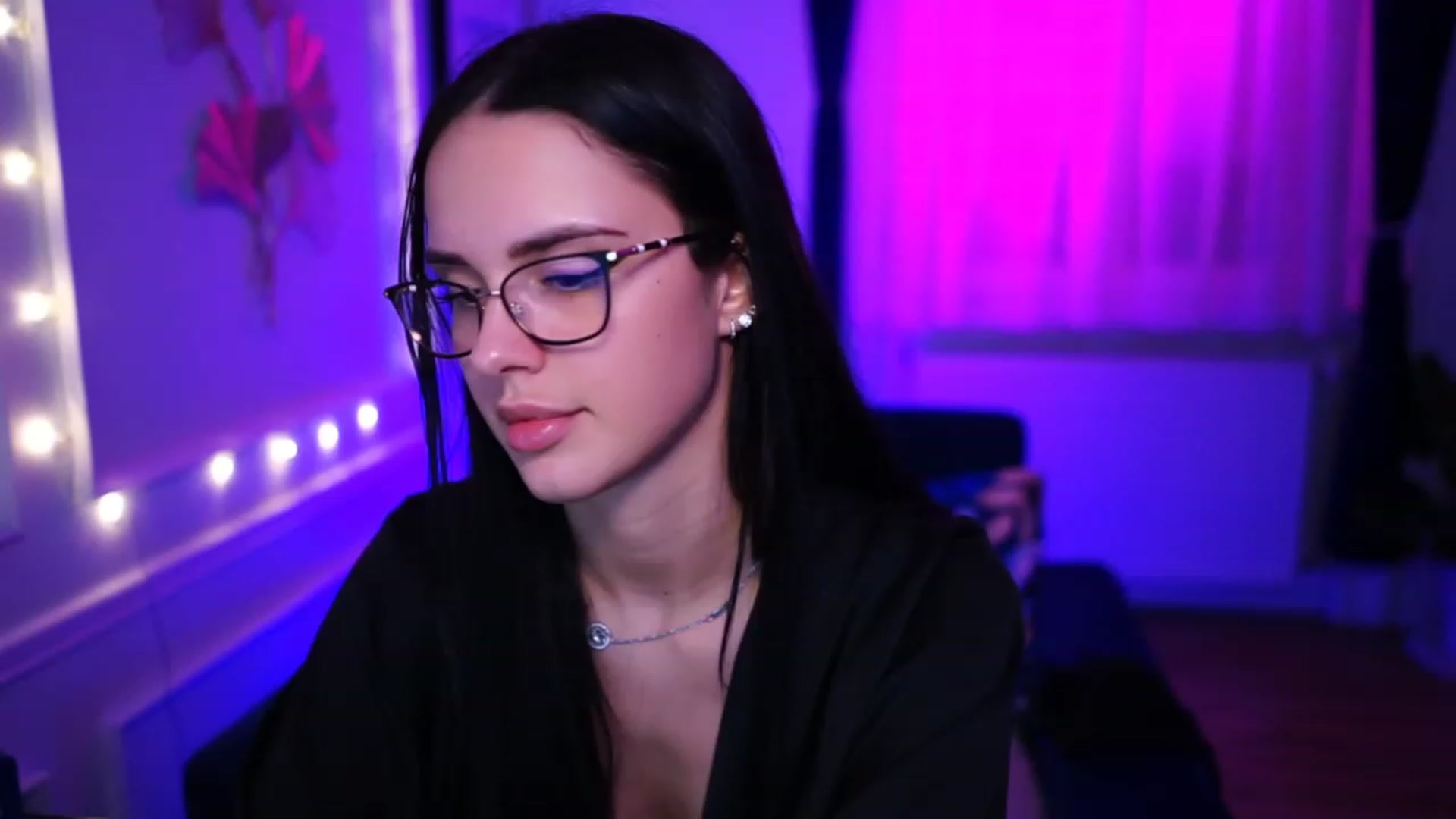 Gallery image thumbnail from cinnabellee's myfreecams stream on, 03/15/2023, 22:04 image 5 of 20