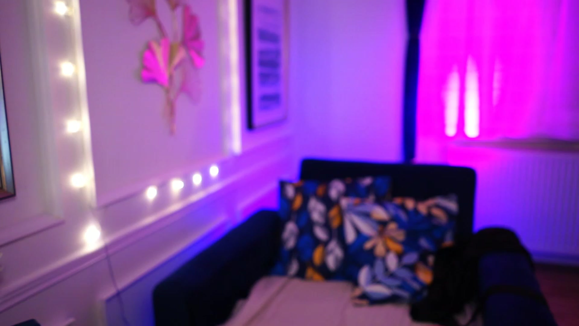 Gallery image thumbnail from cinnabellee's myfreecams stream on, 03/20/2023, 01:19 image 2 of 20