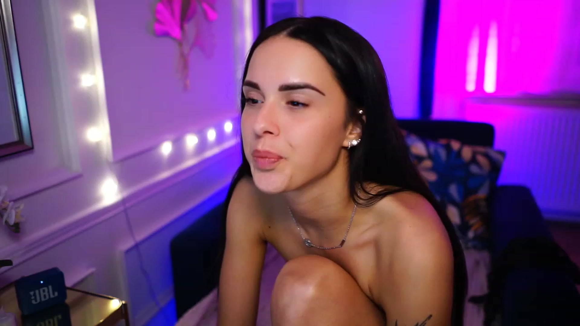 Gallery image thumbnail from cinnabellee's myfreecams stream on, 03/20/2023, 01:35 image 13 of 20