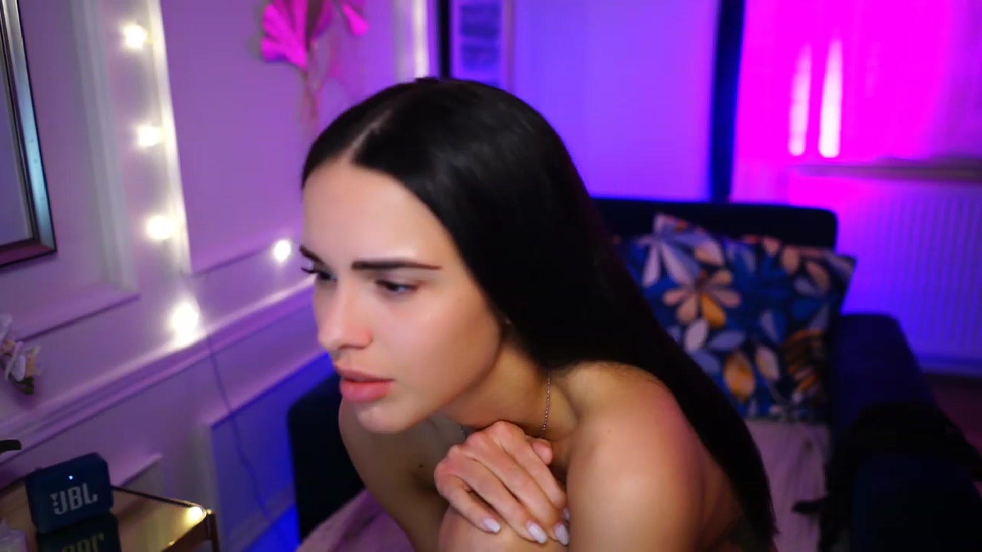 Gallery image thumbnail from cinnabellee's myfreecams stream on, 03/20/2023, 01:35 image 15 of 20