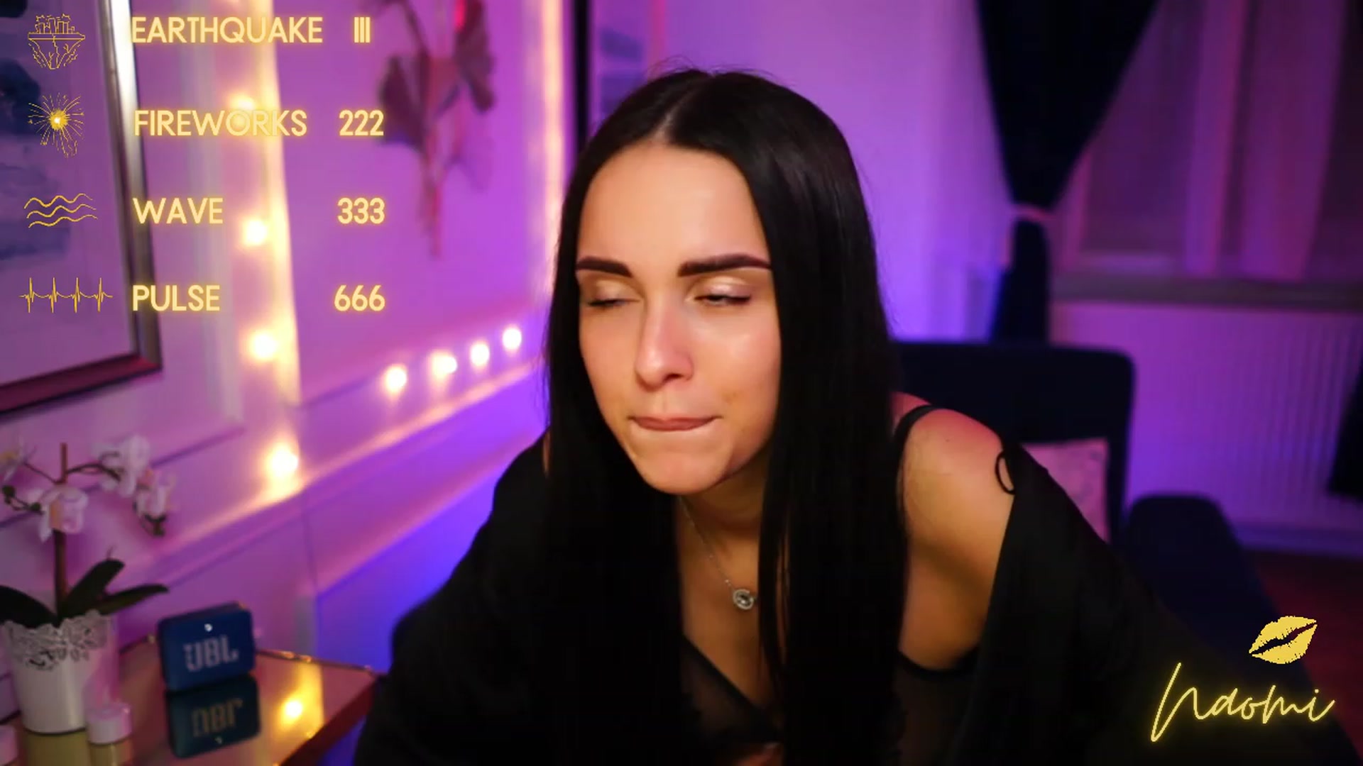 Gallery image thumbnail from cinnabellee's myfreecams stream on, 03/20/2023, 23:05 image 4 of 20