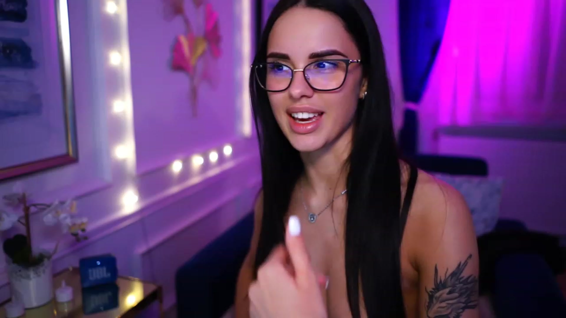 Gallery image thumbnail from cinnabellee's myfreecams stream on, 03/22/2023, 02:03 image 11 of 20