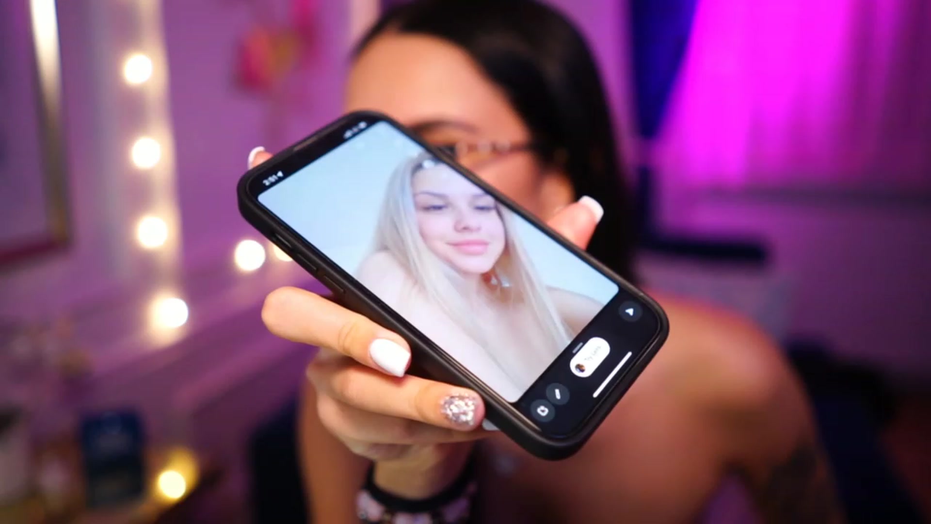 Gallery image thumbnail from cinnabellee's myfreecams stream on, 03/22/2023, 02:03 image 19 of 20