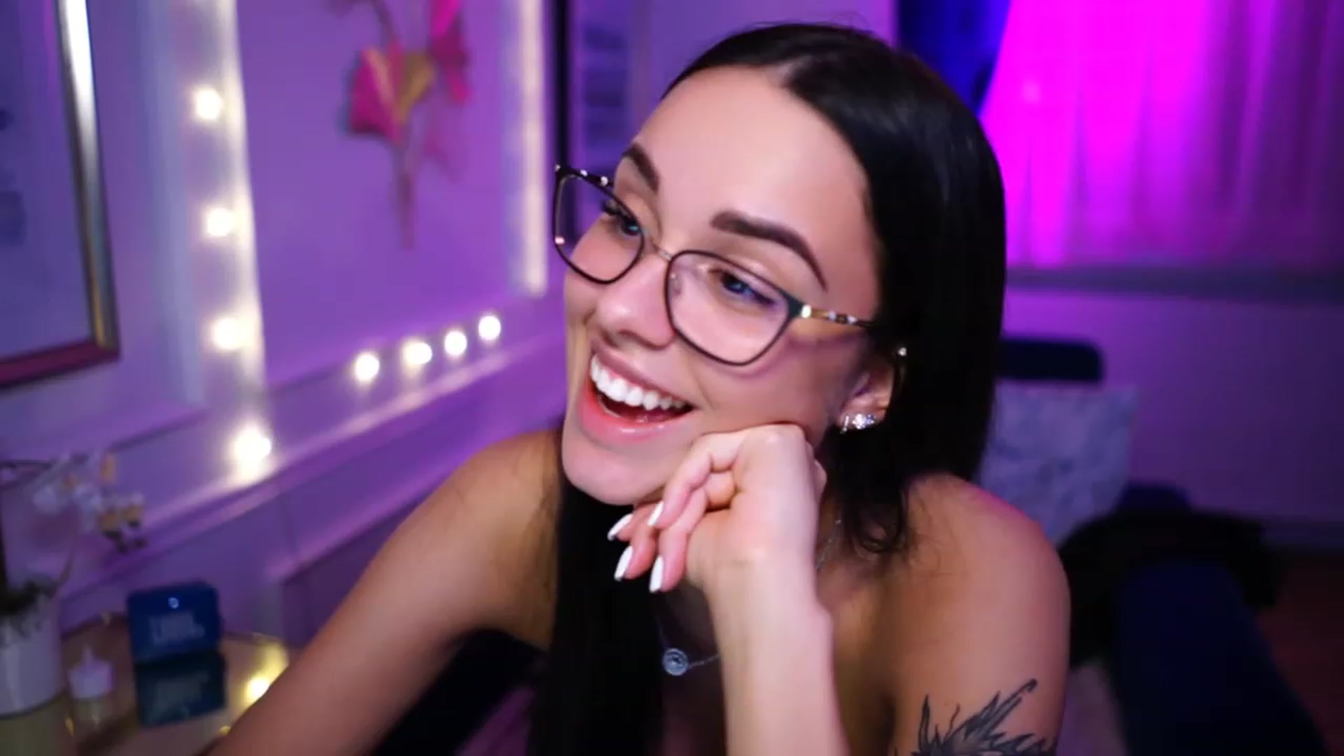 Gallery image thumbnail from cinnabellee's myfreecams stream on, 03/22/2023, 02:03 image 20 of 20
