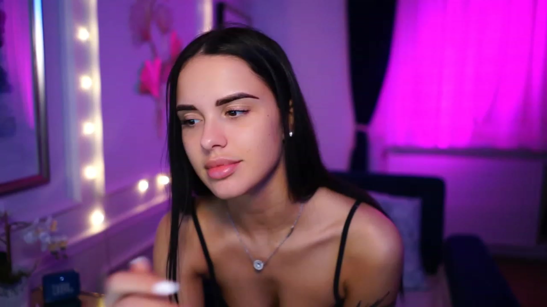 Gallery image thumbnail from cinnabellee's myfreecams stream on, 03/22/2023, 13:26 image 1 of 20