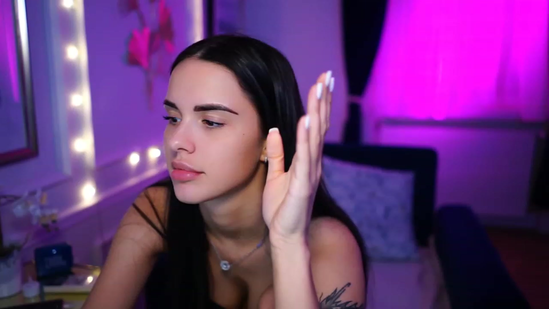 Gallery image thumbnail from cinnabellee's myfreecams stream on, 03/22/2023, 13:26 image 13 of 20