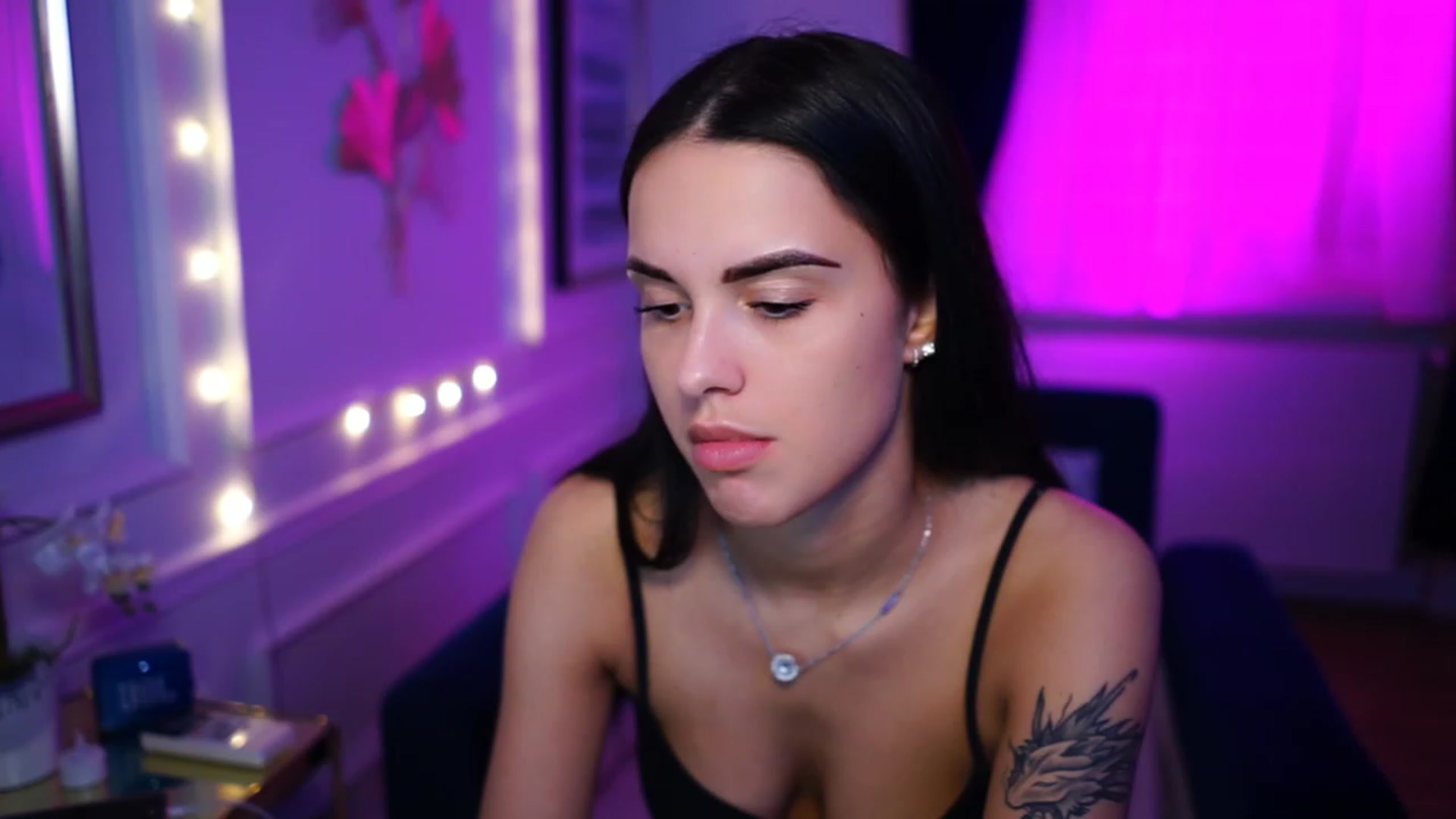 Gallery image thumbnail from cinnabellee's myfreecams stream on, 03/22/2023, 13:26 image 8 of 20