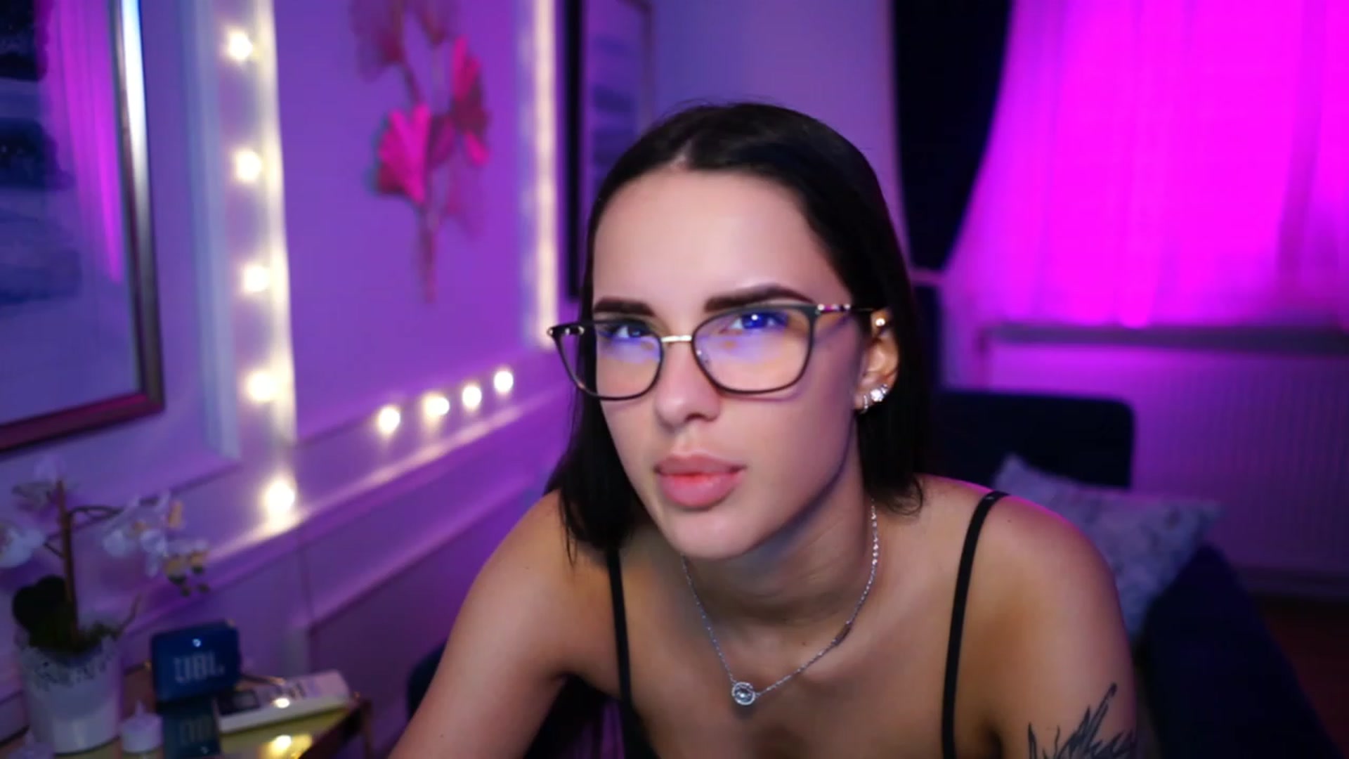 Gallery image thumbnail from cinnabellee's myfreecams stream on, 03/22/2023, 16:29 image 1 of 20