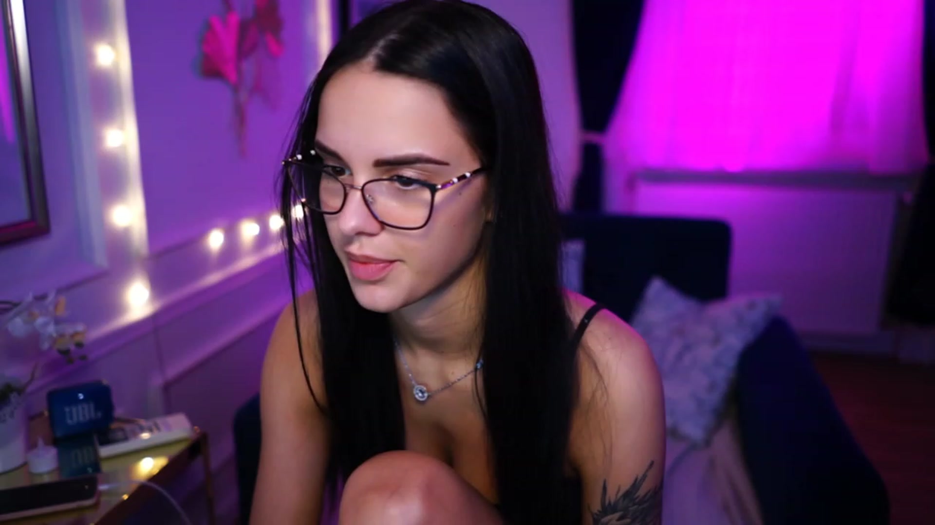 Gallery image thumbnail from cinnabellee's myfreecams stream on, 03/22/2023, 16:29 image 9 of 20