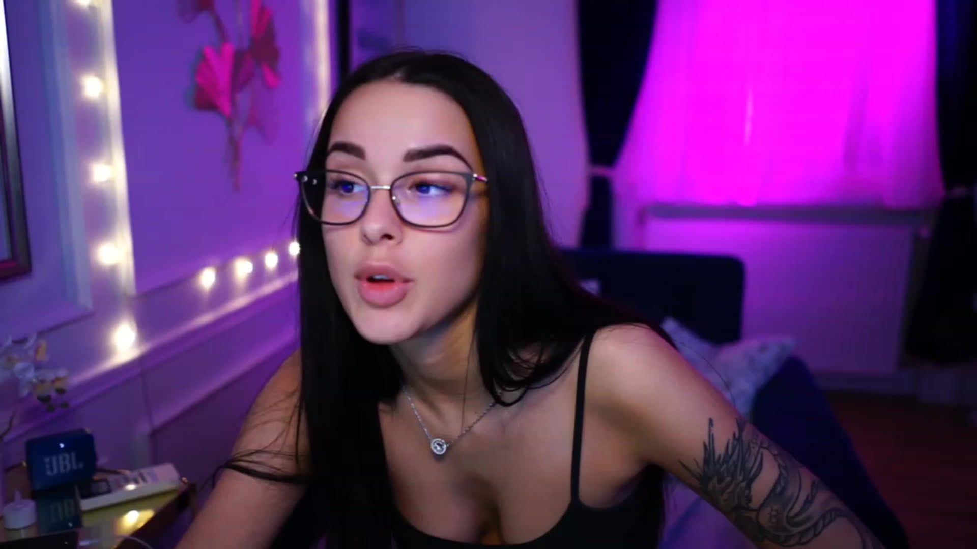 Gallery image thumbnail from cinnabellee's myfreecams stream on, 03/22/2023, 16:29 image 16 of 20