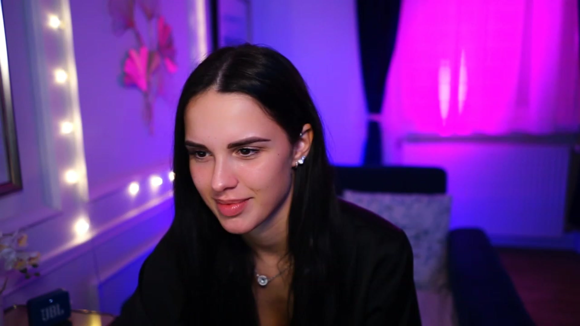 Gallery image thumbnail from cinnabellee's myfreecams stream on, 03/26/2023, 24:46 image 3 of 20