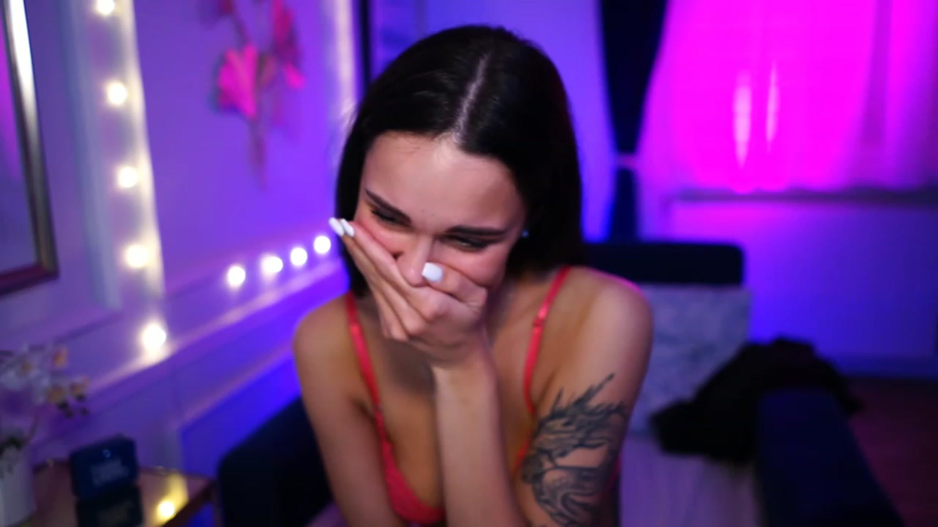 Gallery image thumbnail from cinnabellee's myfreecams stream on, 03/26/2023, 24:46 image 8 of 20