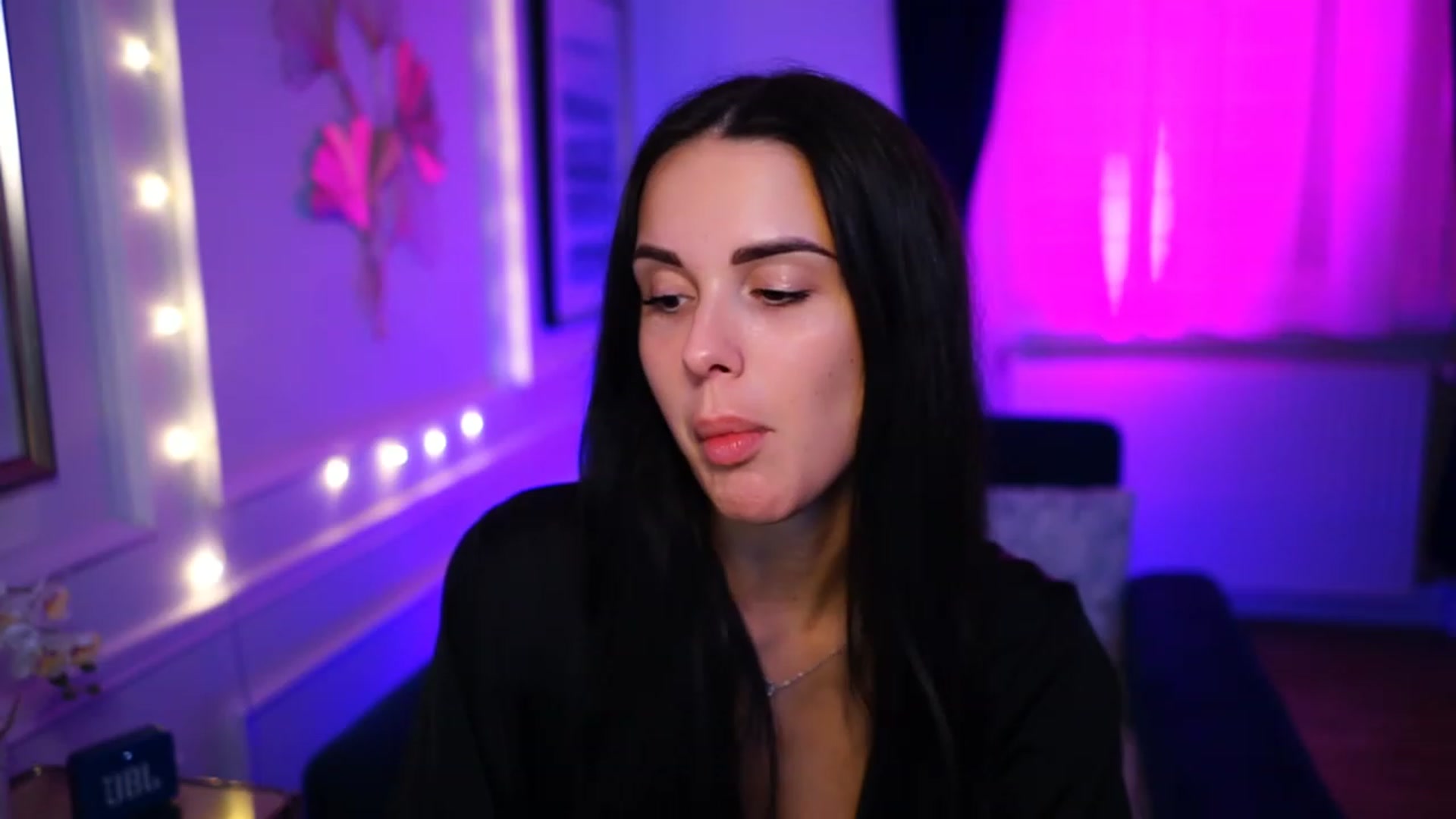 Gallery image thumbnail from cinnabellee's myfreecams stream on, 03/26/2023, 24:46 image 4 of 20