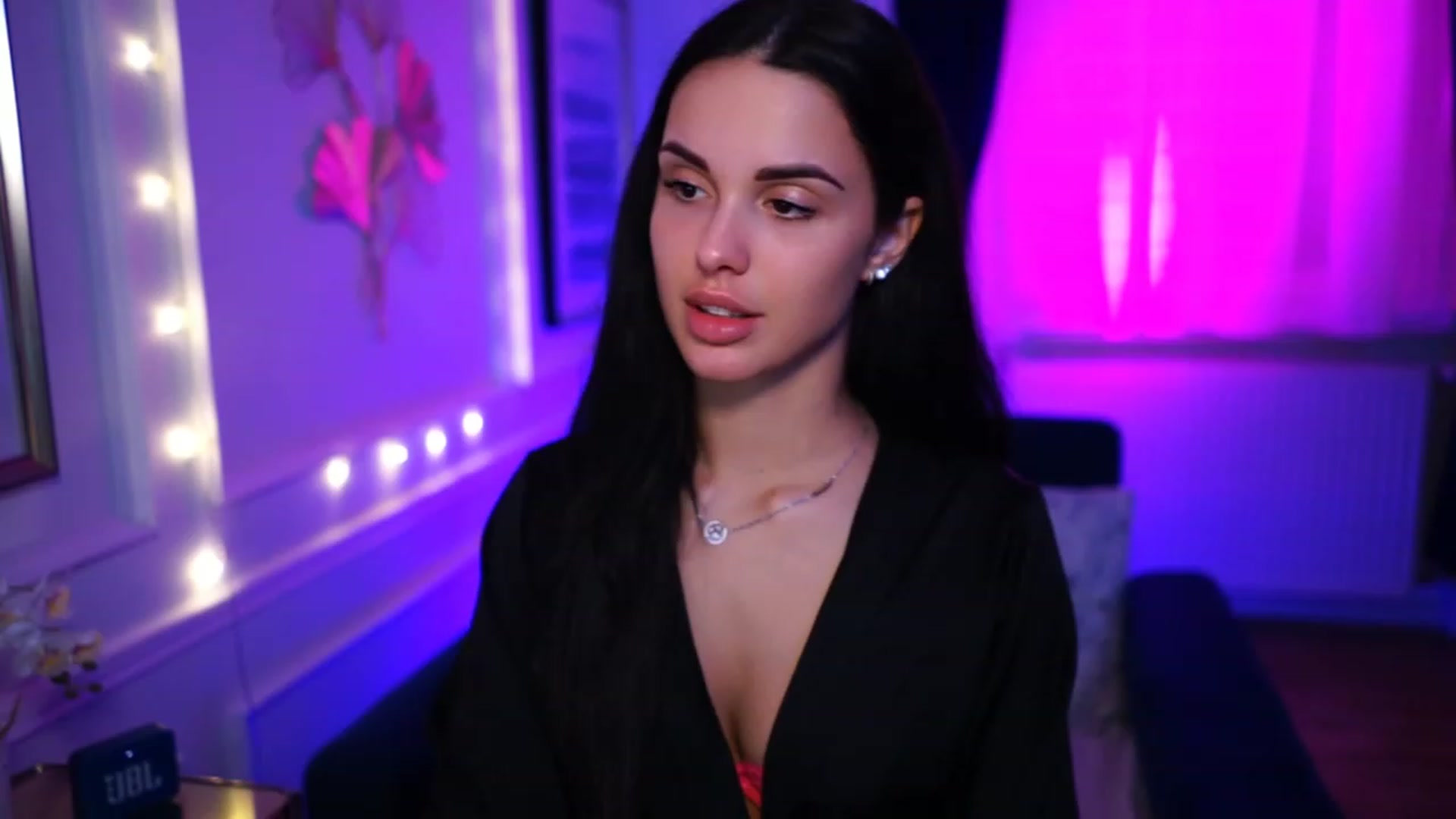 Gallery image thumbnail from cinnabellee's myfreecams stream on, 03/26/2023, 24:46 image 1 of 20