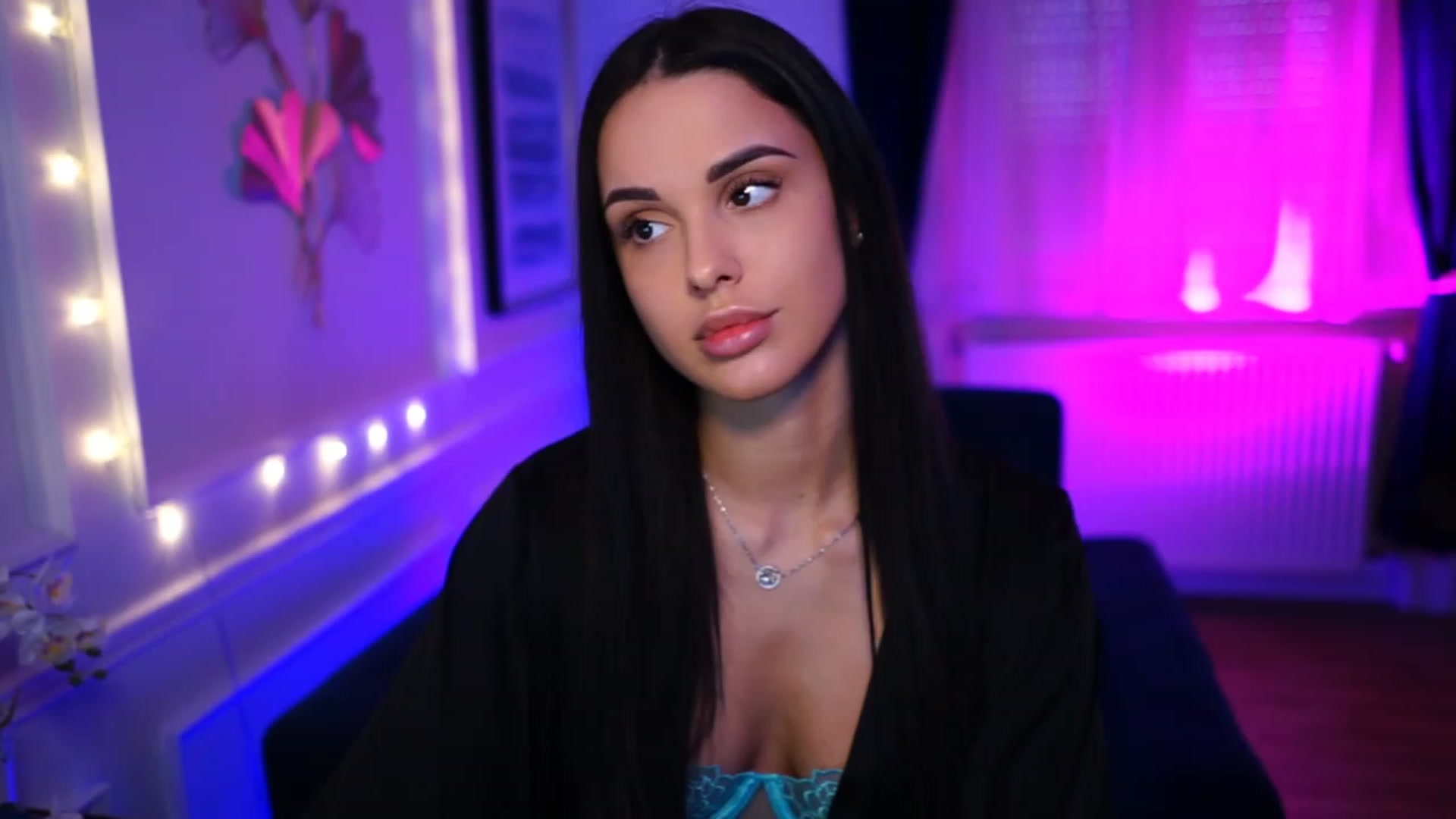 Gallery image thumbnail from cinnabellee's myfreecams stream on, 04/01/2023, 19:19 image 1 of 20
