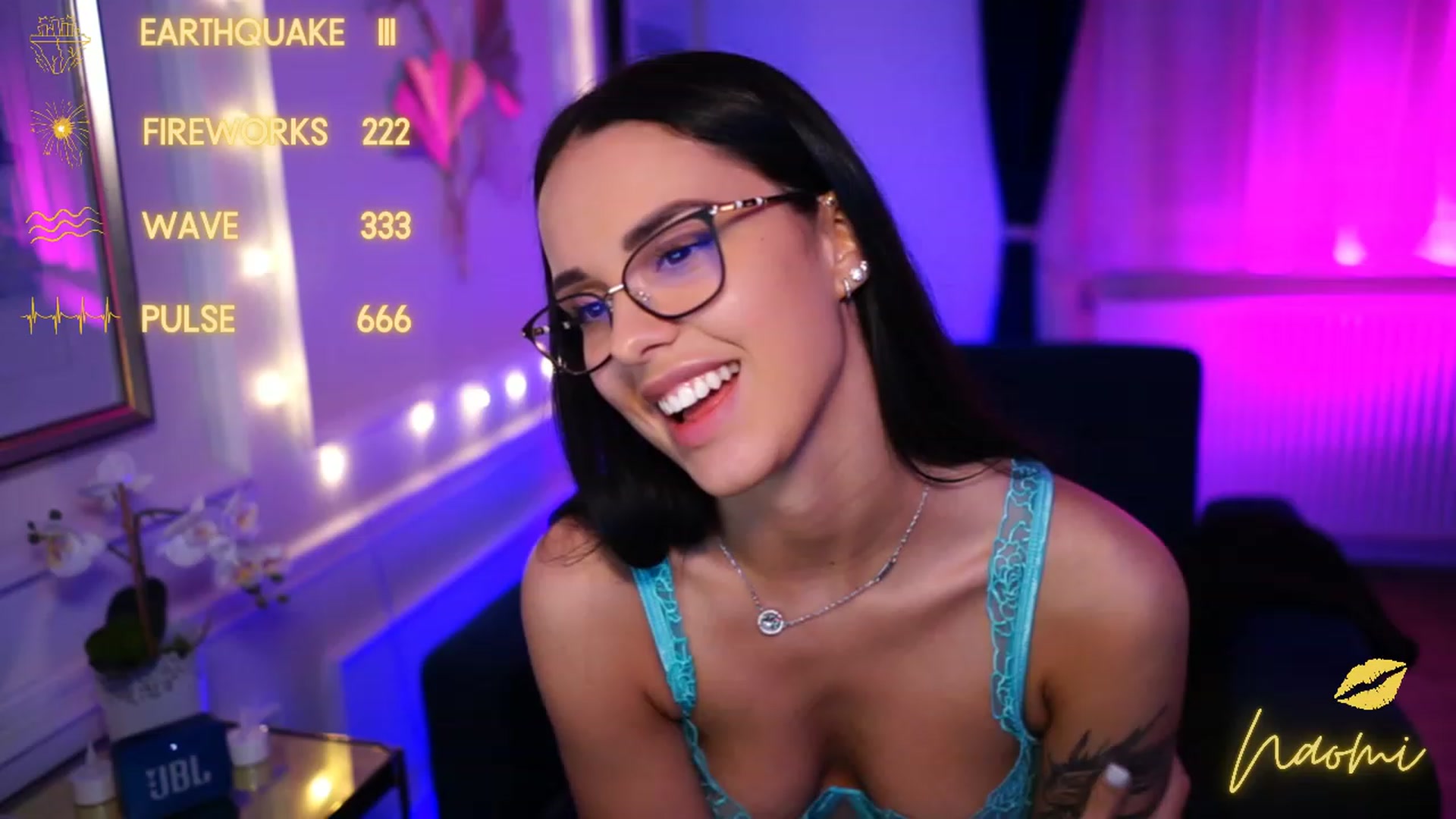 Gallery image thumbnail from cinnabellee's myfreecams stream on, 04/01/2023, 19:19 image 17 of 20