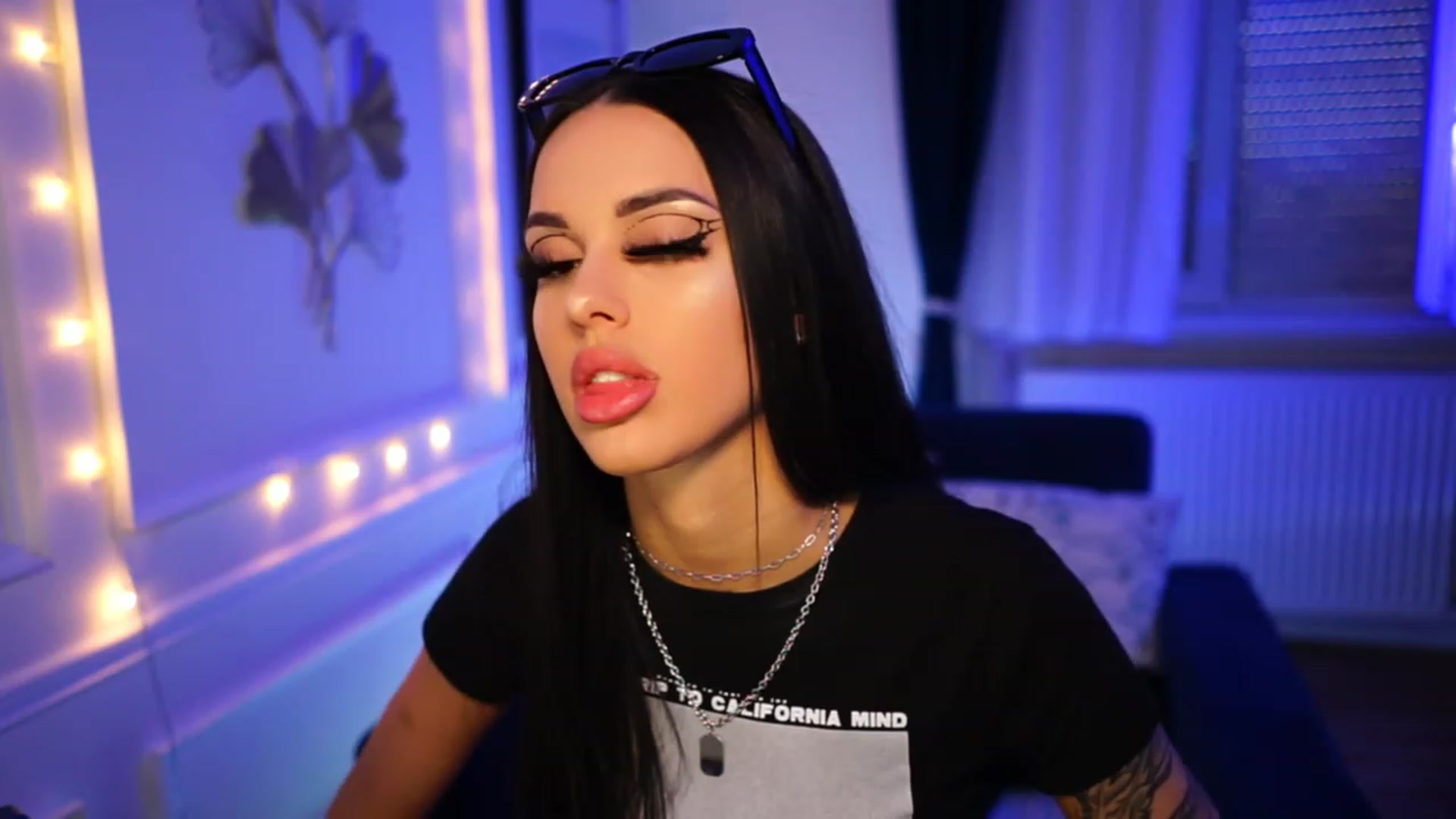 Gallery image thumbnail from cinnabellee's myfreecams stream on, 04/06/2023, 17:38 image 3 of 20