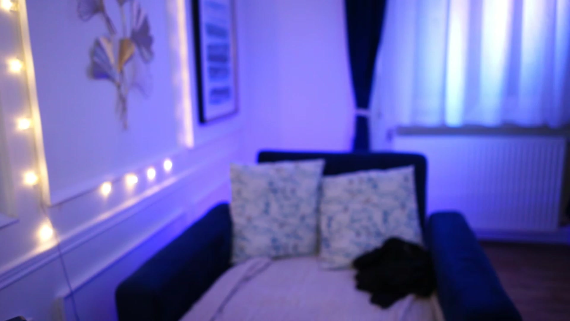 Gallery image thumbnail from cinnabellee's myfreecams stream on, 04/08/2023, 17:21 image 9 of 20